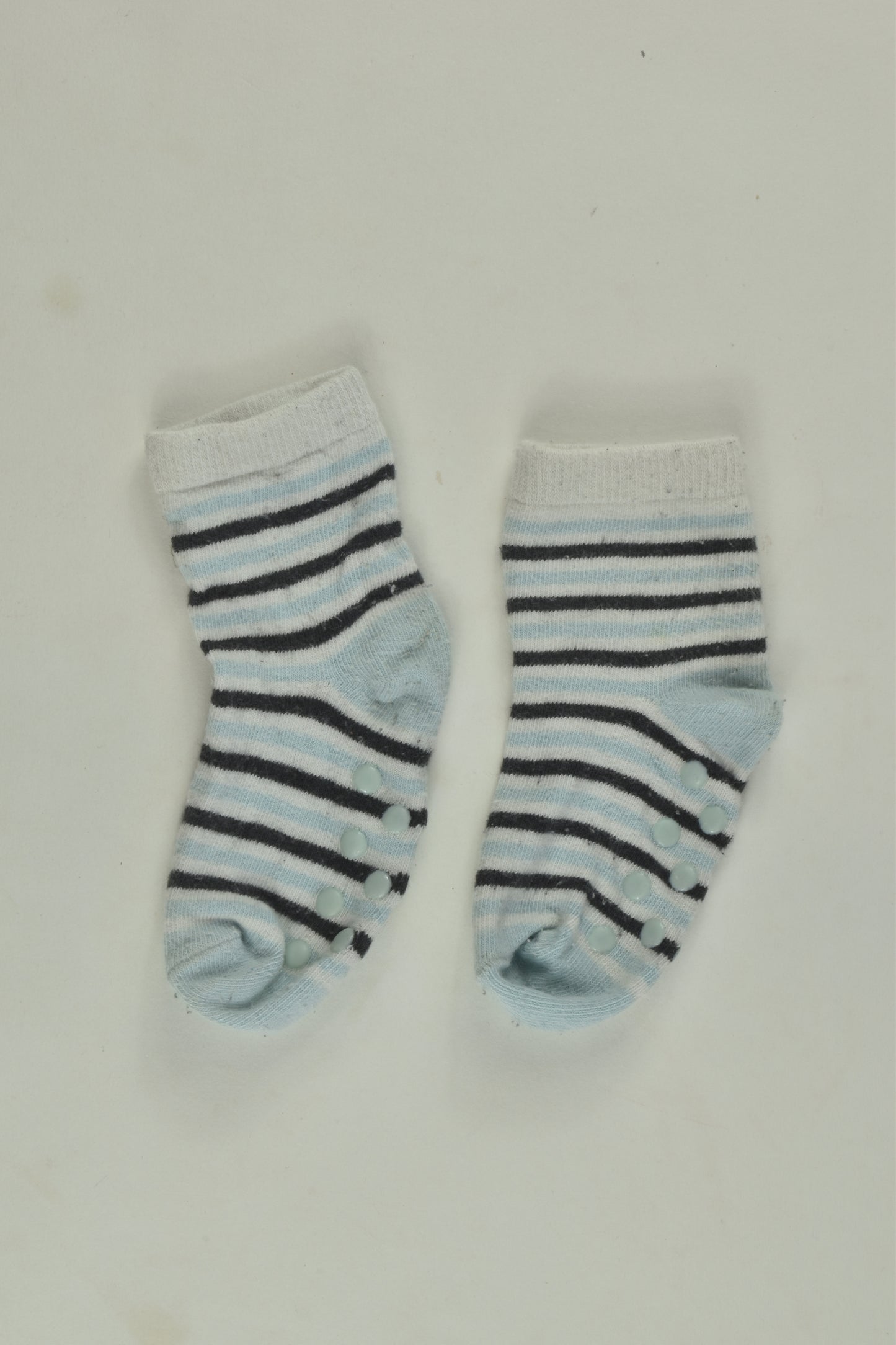 Brand Unknown Size approx 6-12 months Grip Socks