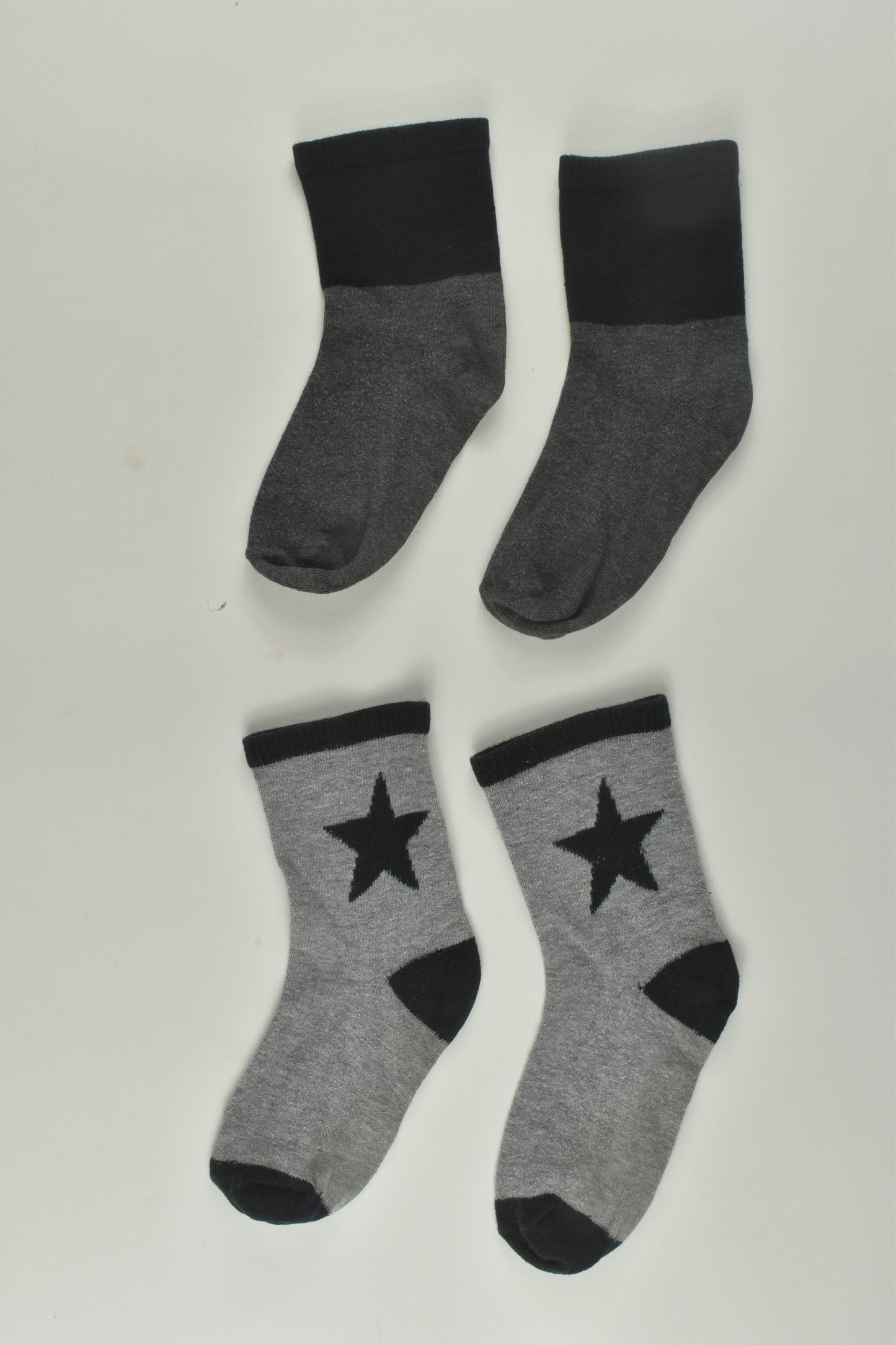 Brand Unknown Size approx 6-8 years Socks