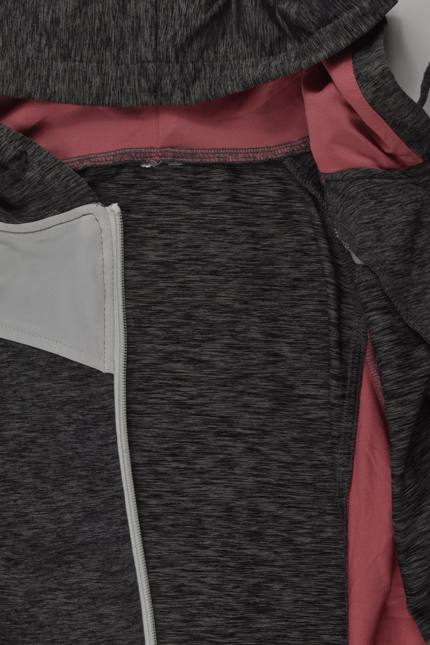 Brand Unknown Size approx 9-10 Sport Zip Jumper