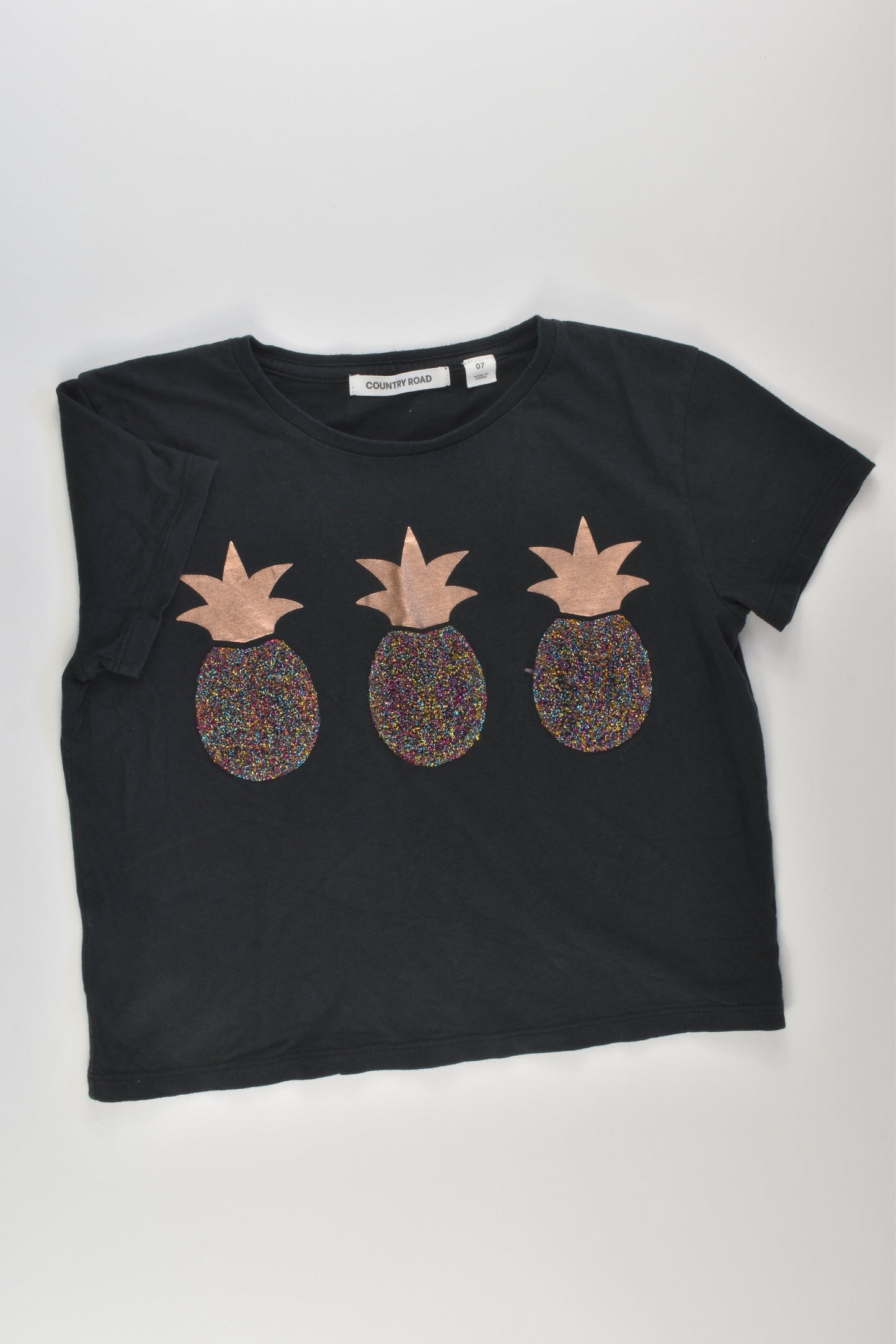 Country Road Size 7 Pineapples T-shirt