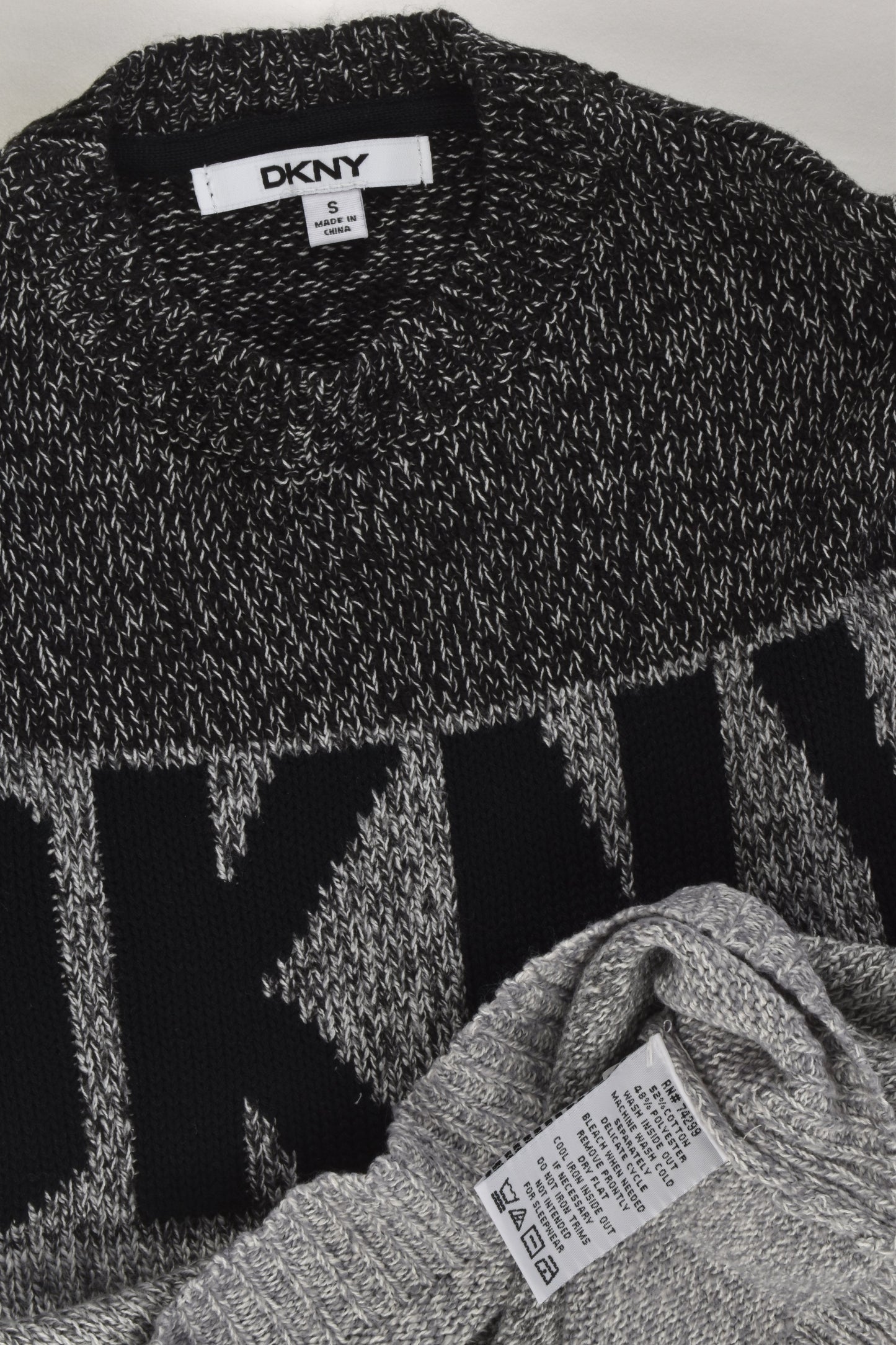 DKNY Size 7 (S) Knit Jumper