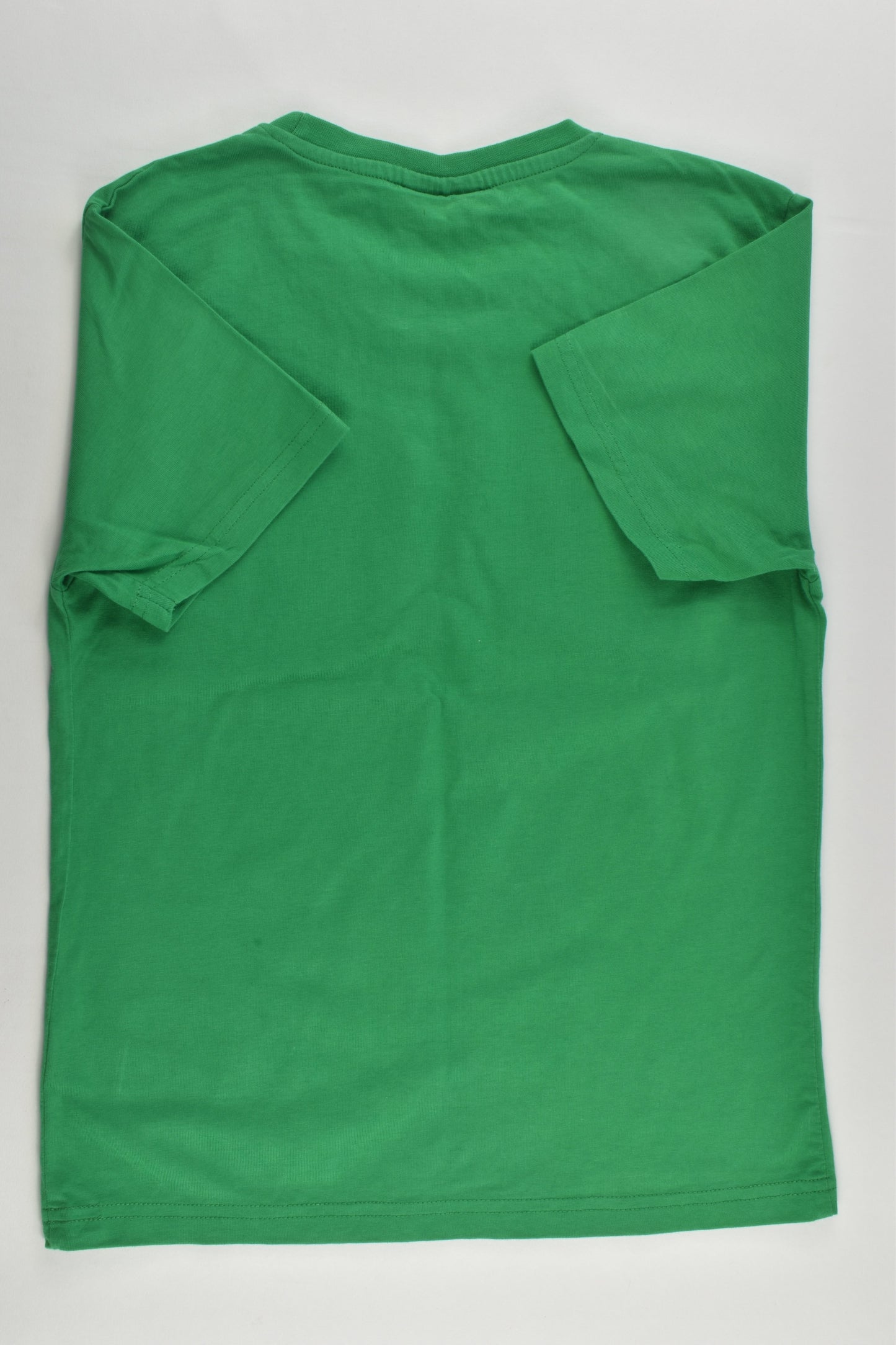 Global Culture Size 8 New Zealand T-shirt
