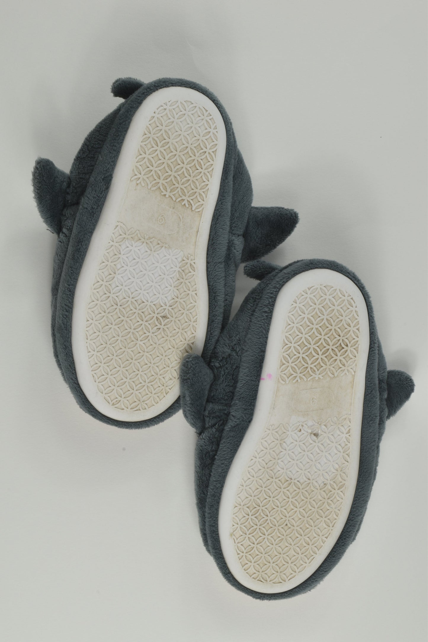 Kicks Size 9 Shark Slippers