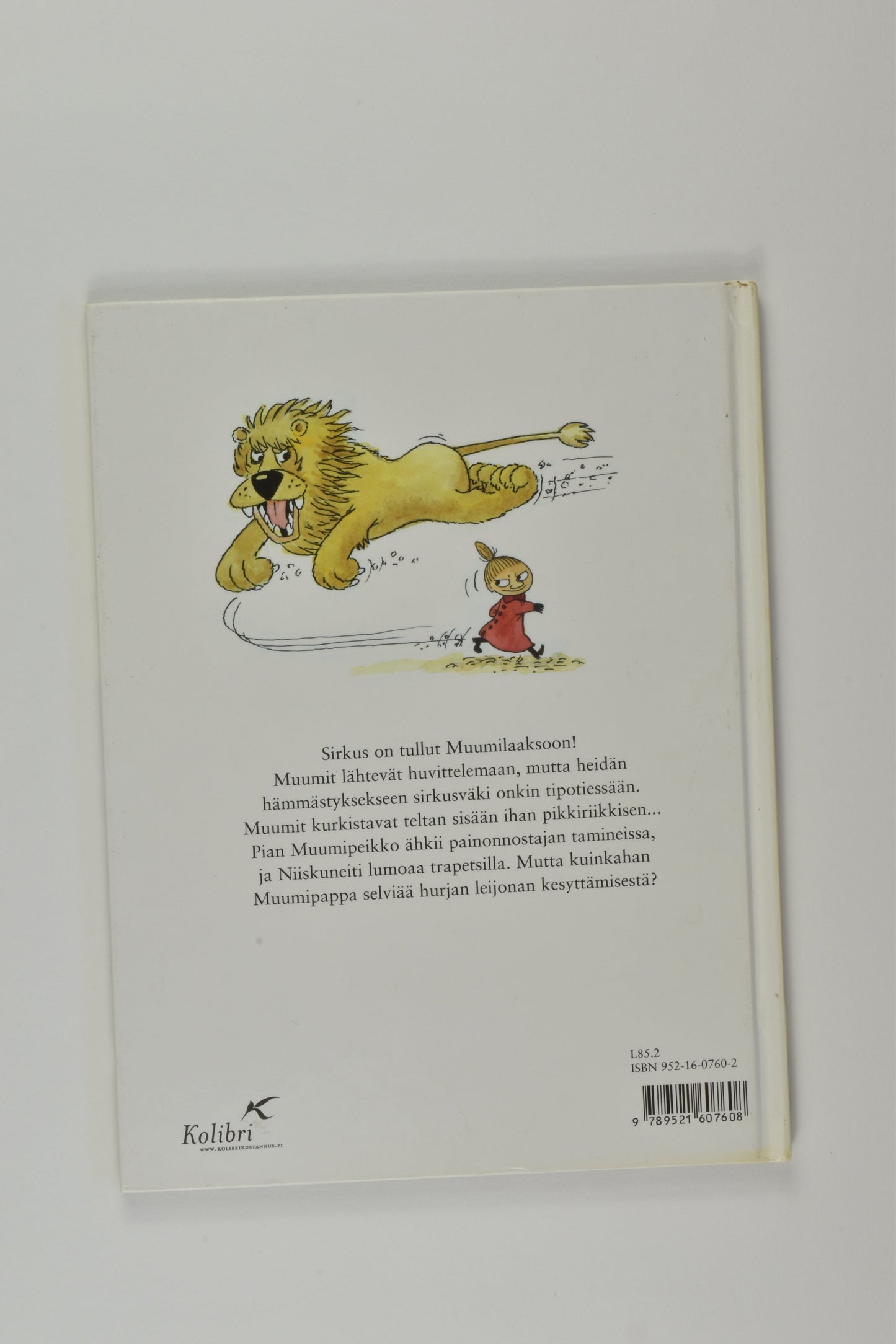 Moomin 'Muumit Sirkuksen Lumoissa' Finnish Book
