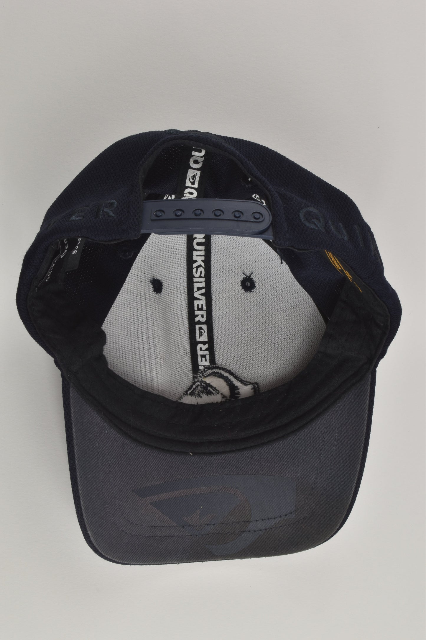 Quiksilver Size approx 1-3 years Cap