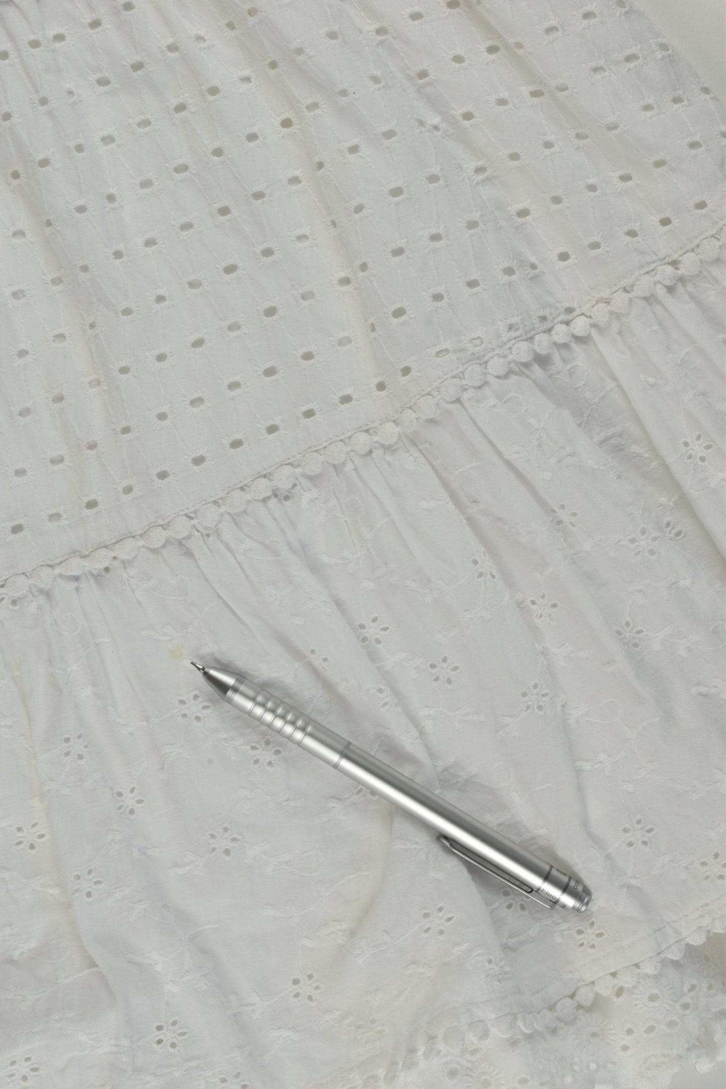 Tu Size 6 Lined Lined Embroidery Dress