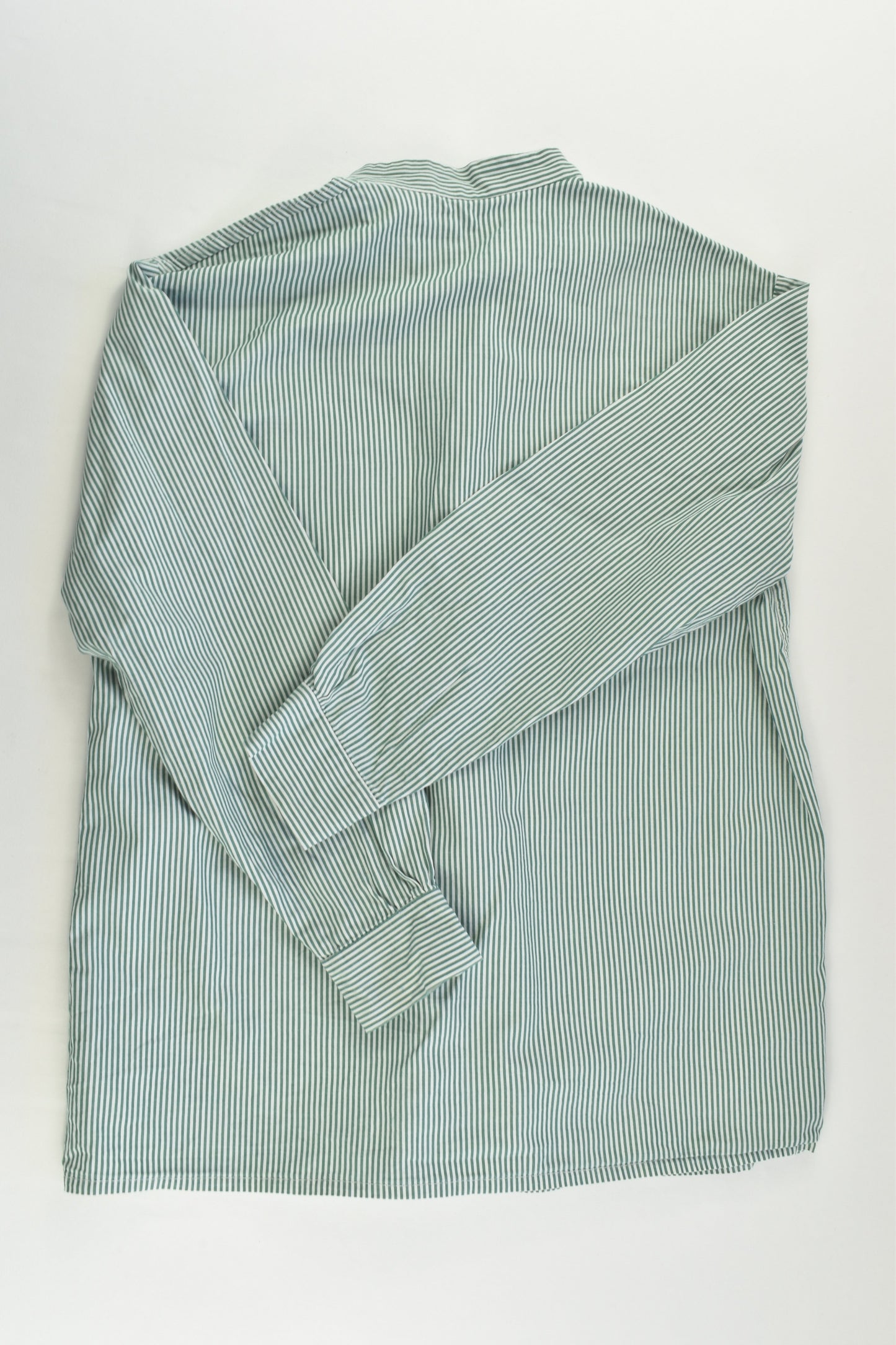 Brand Unknown Size approx 7-8 Shirt