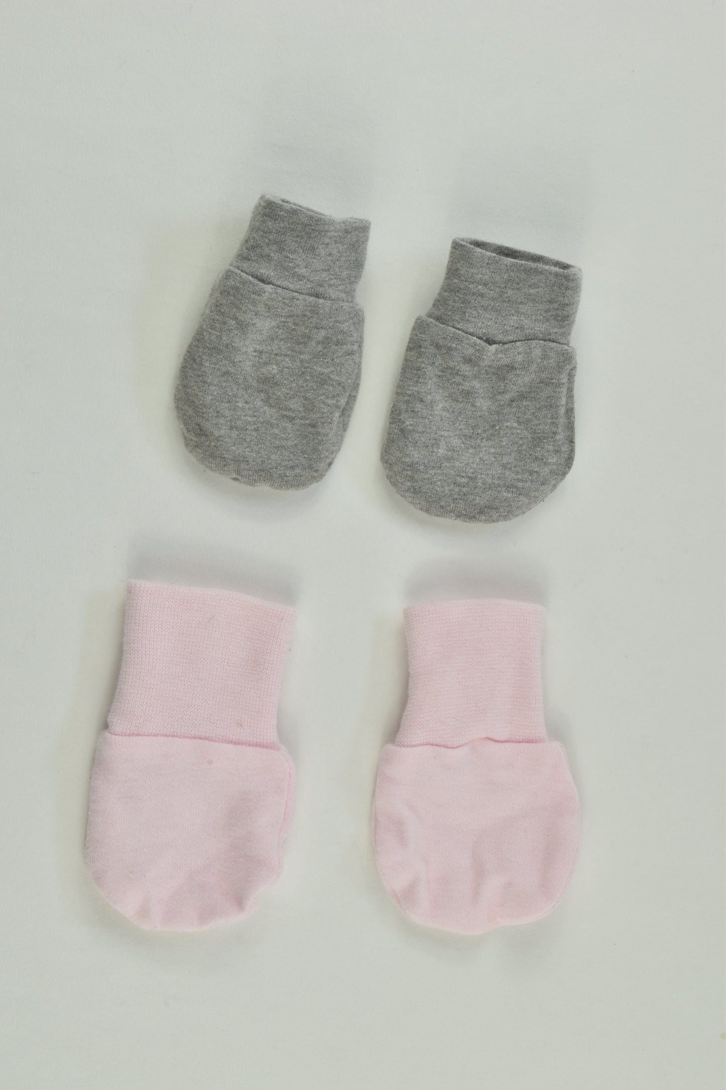 Brand Unknown Size approx Up to 3 months Mittens