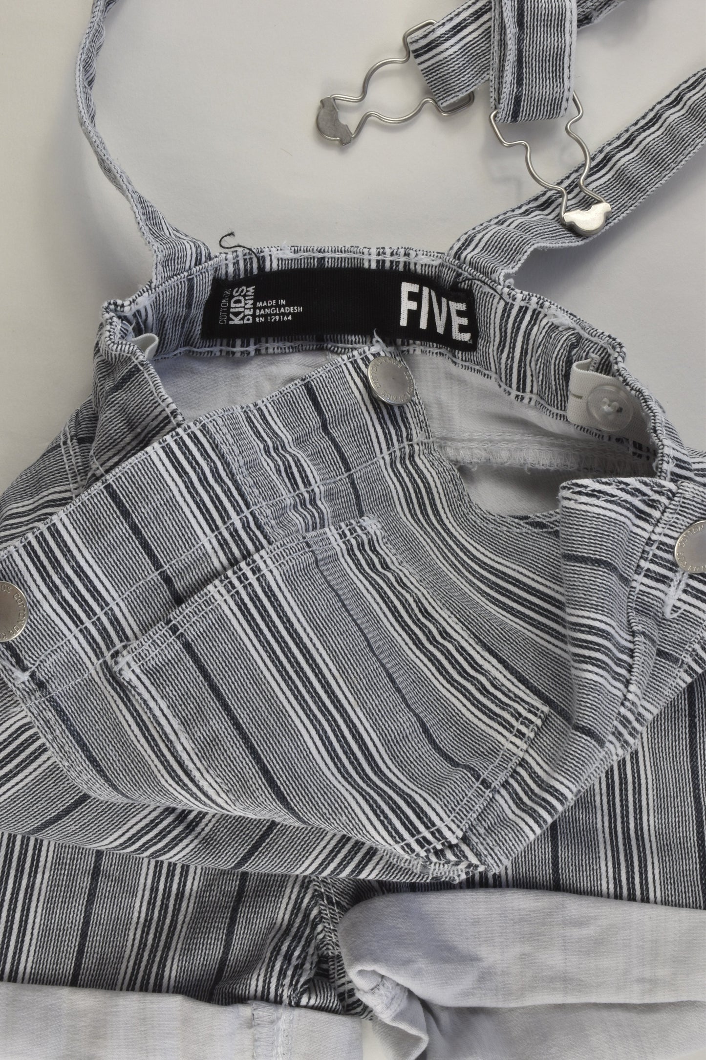 Cotton On Kids Size 5 Striped Stretchy Short Overalls
