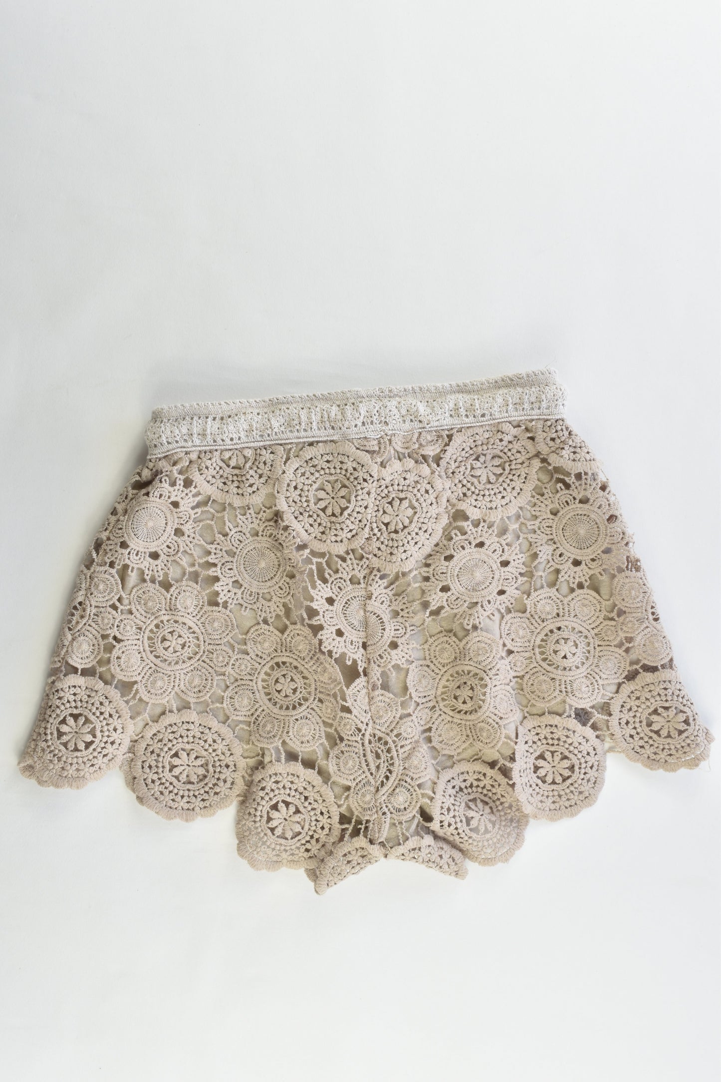 Mooloola Size 8 Lined Lace Shorts