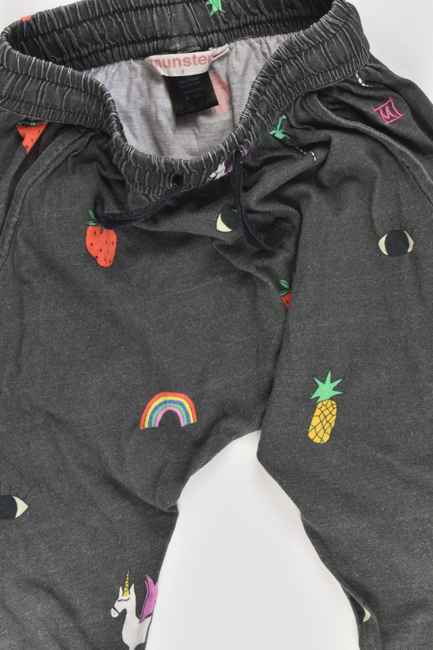 Munster Size 6 Baggy Pants