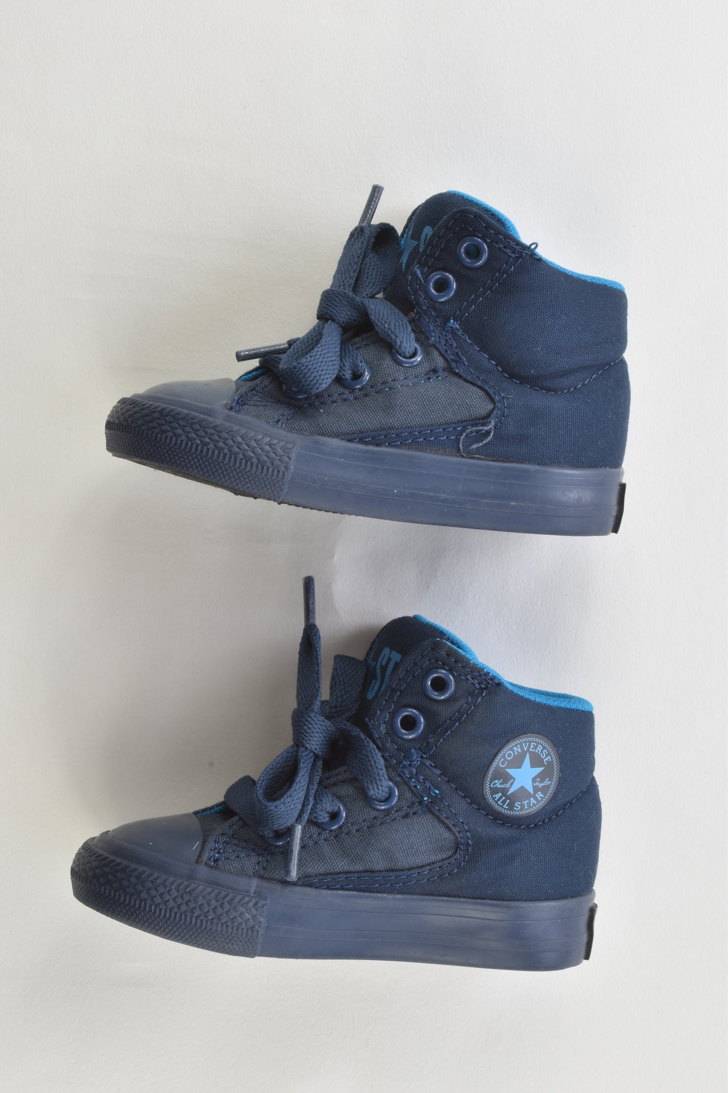 NEW Converse All Star Size 5 Shoes