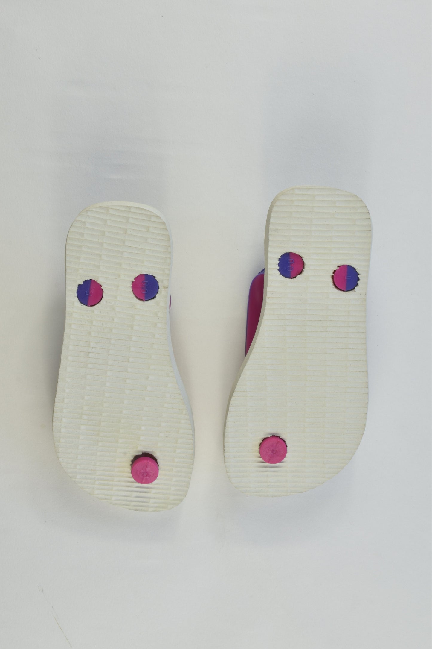 NEW Havaianas Size EUR 25/26 Thongs