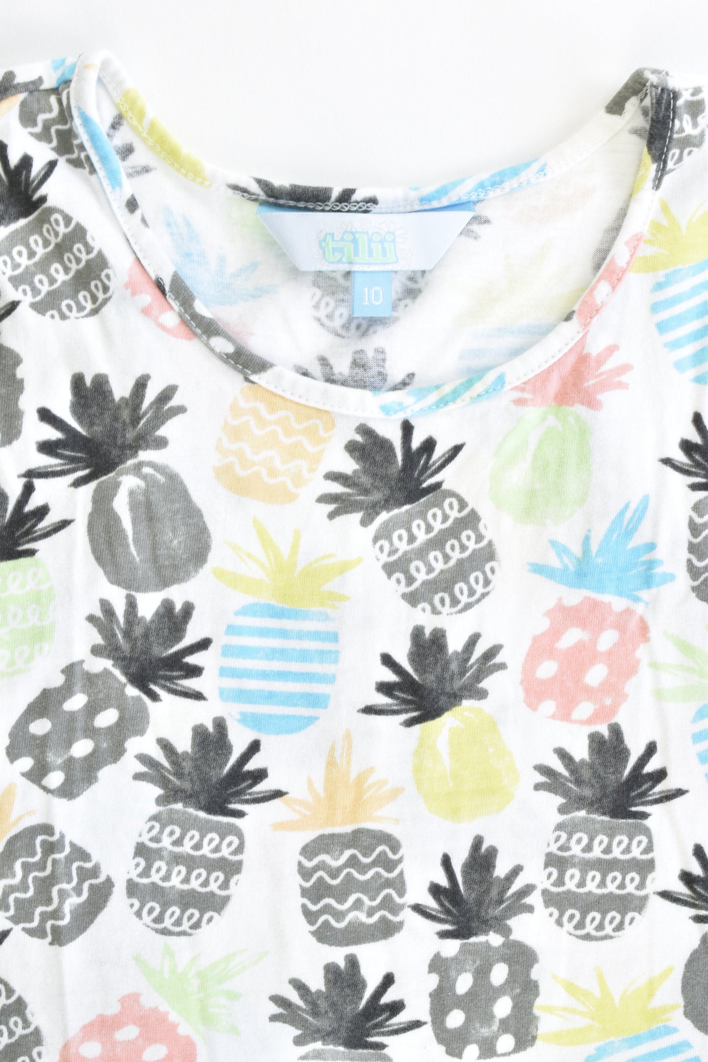 Tilii Size 10 pineapples Tank Top