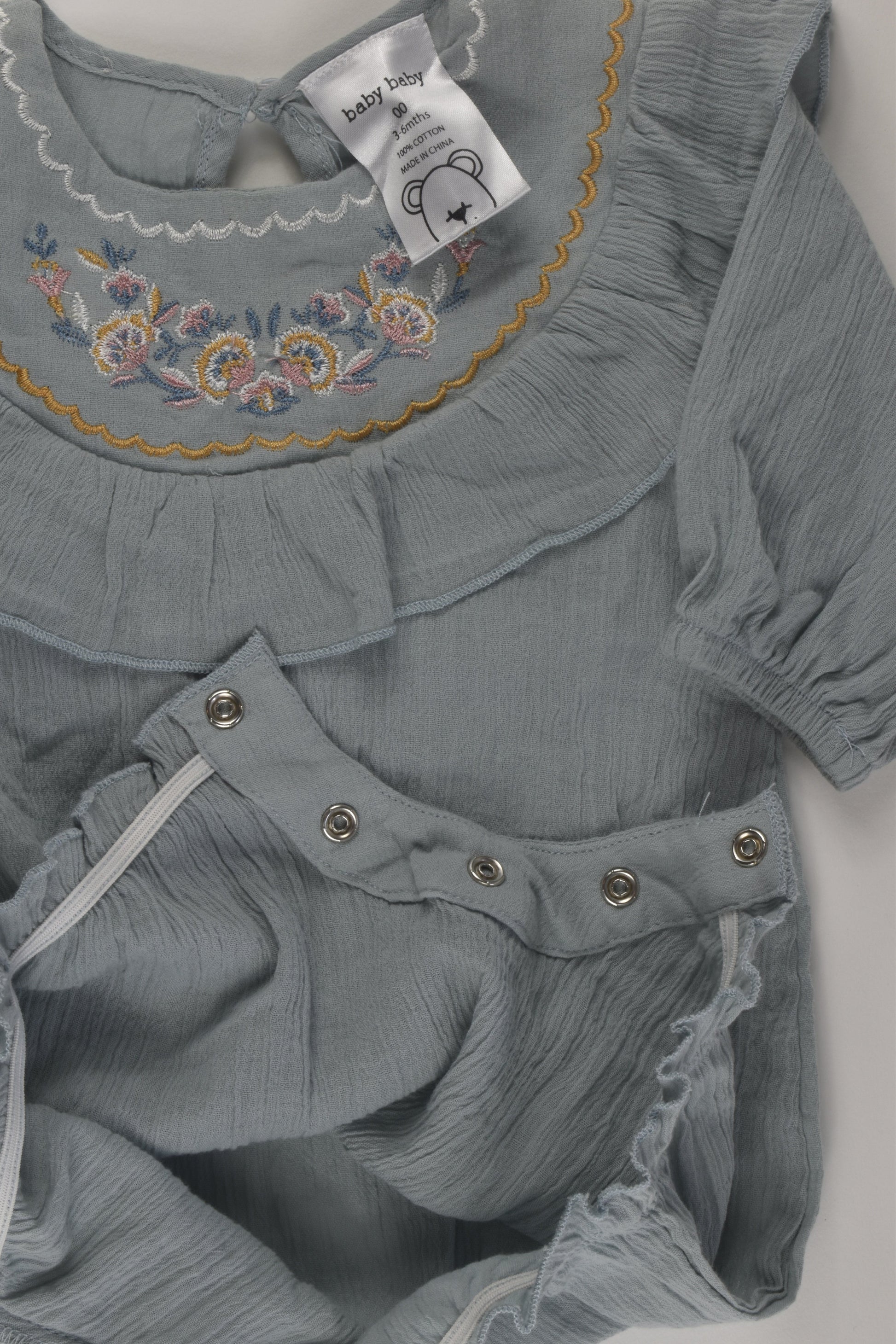Baby Baby Size 00 Embroidery Romper