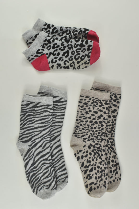 Brand Unknown Size approx 8-10 years Socks Bundle