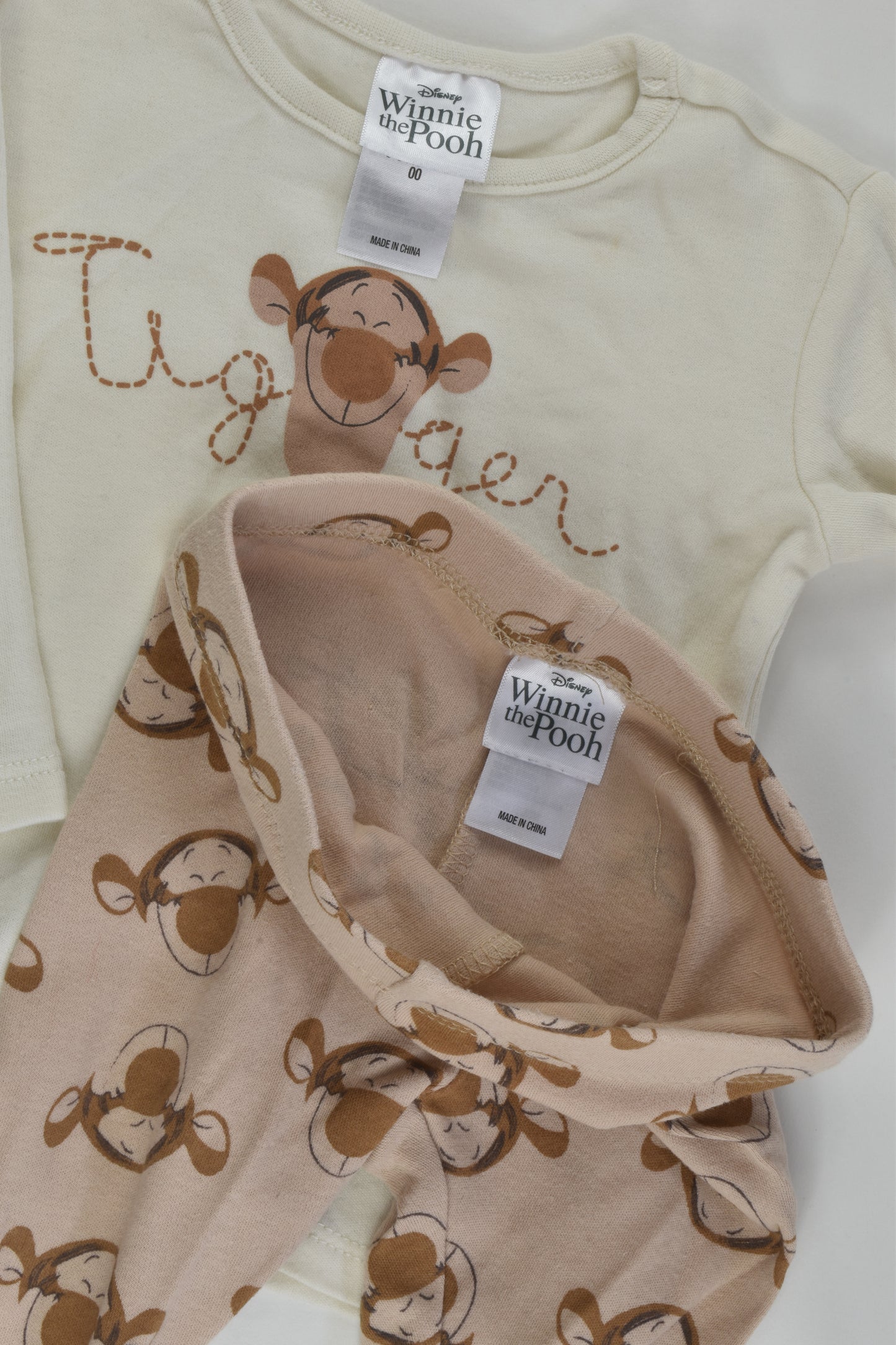 Disney Size 00 Winnie the Pooh Outfit