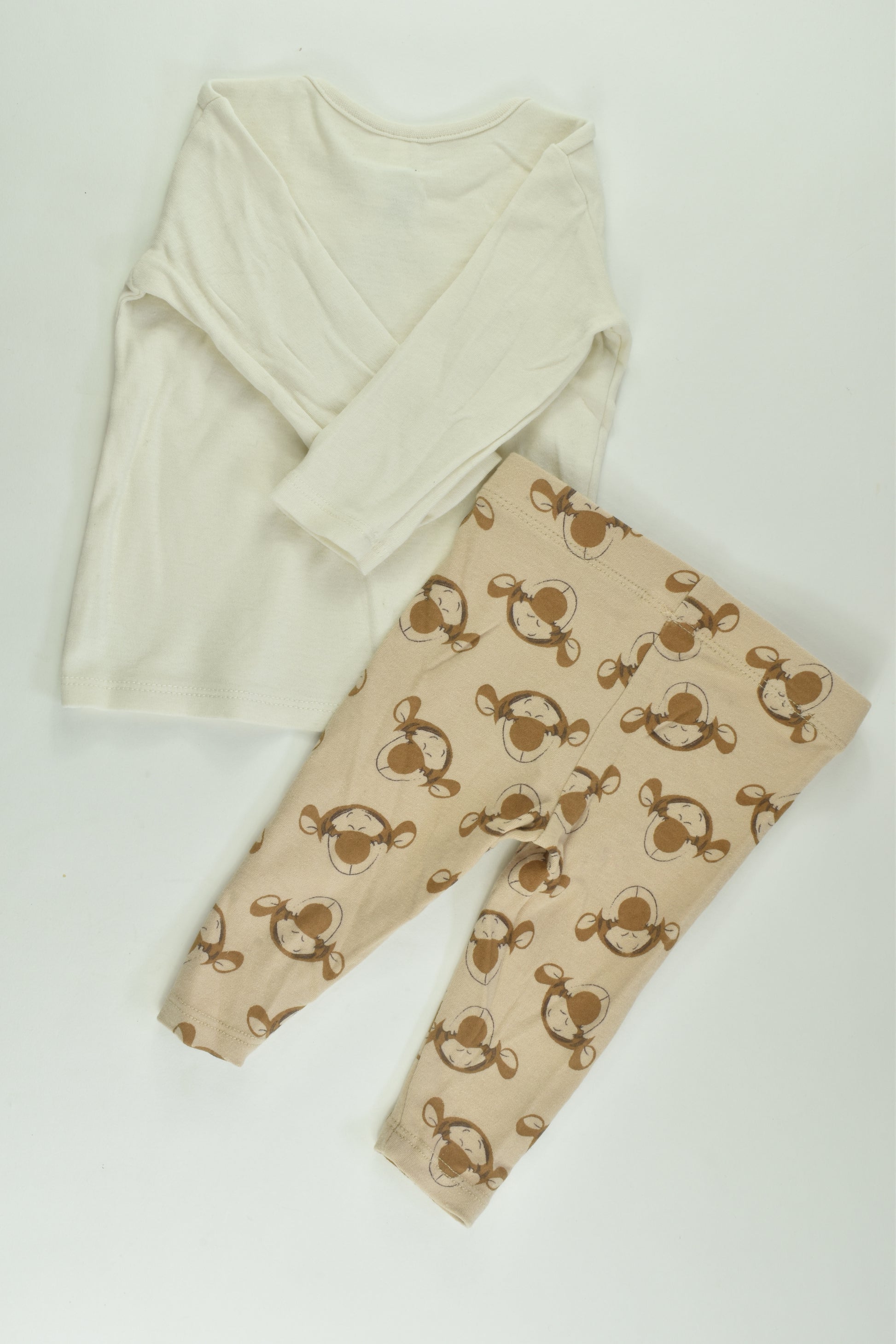 Disney Size 00 Winnie the Pooh Outfit