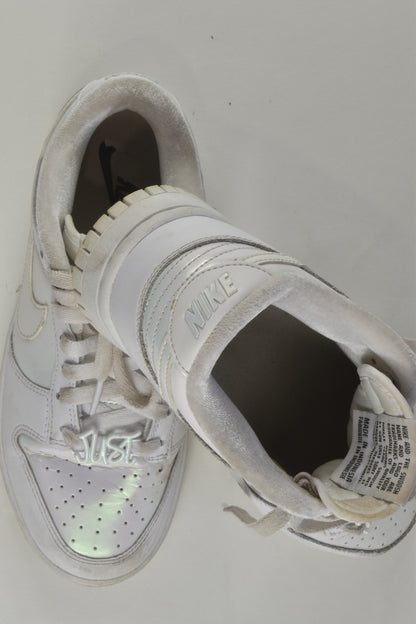 Nike Size US 6 Shoes