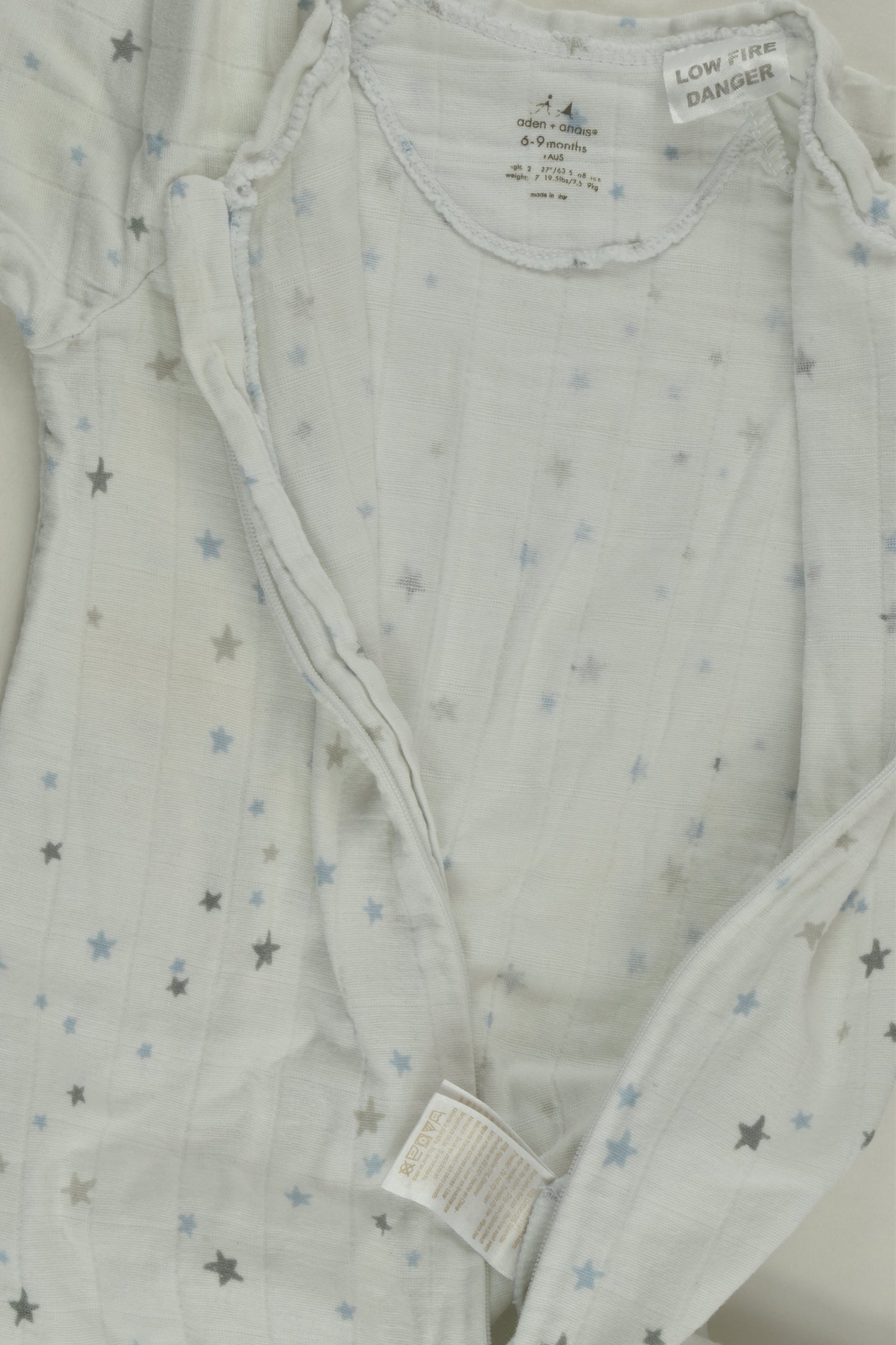 Aden and Anais Size 0 (6-9 months) Footed Stars Muslin Romper
