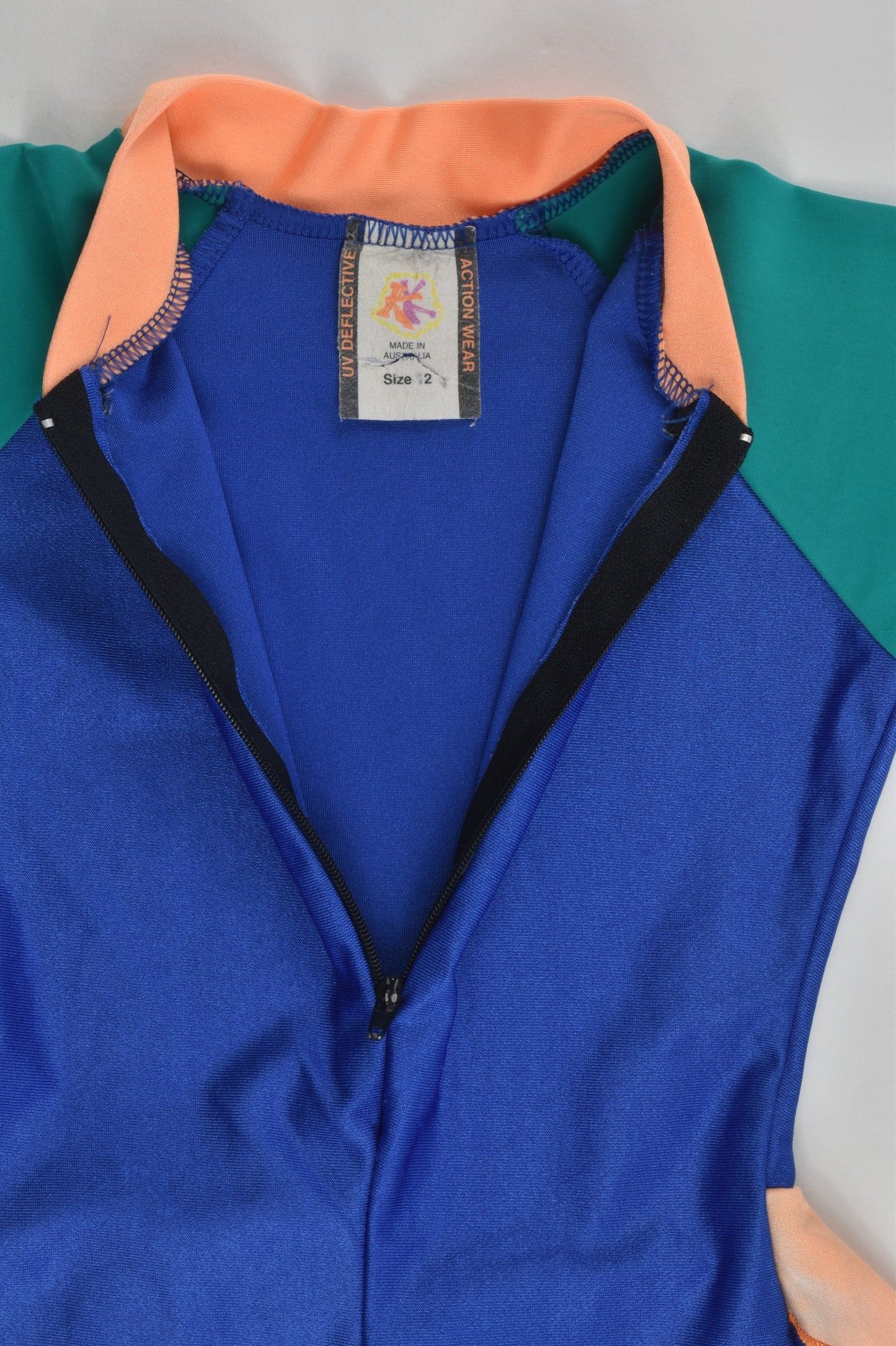 Brand Unknown Size 2 UV Deflective Action Wear