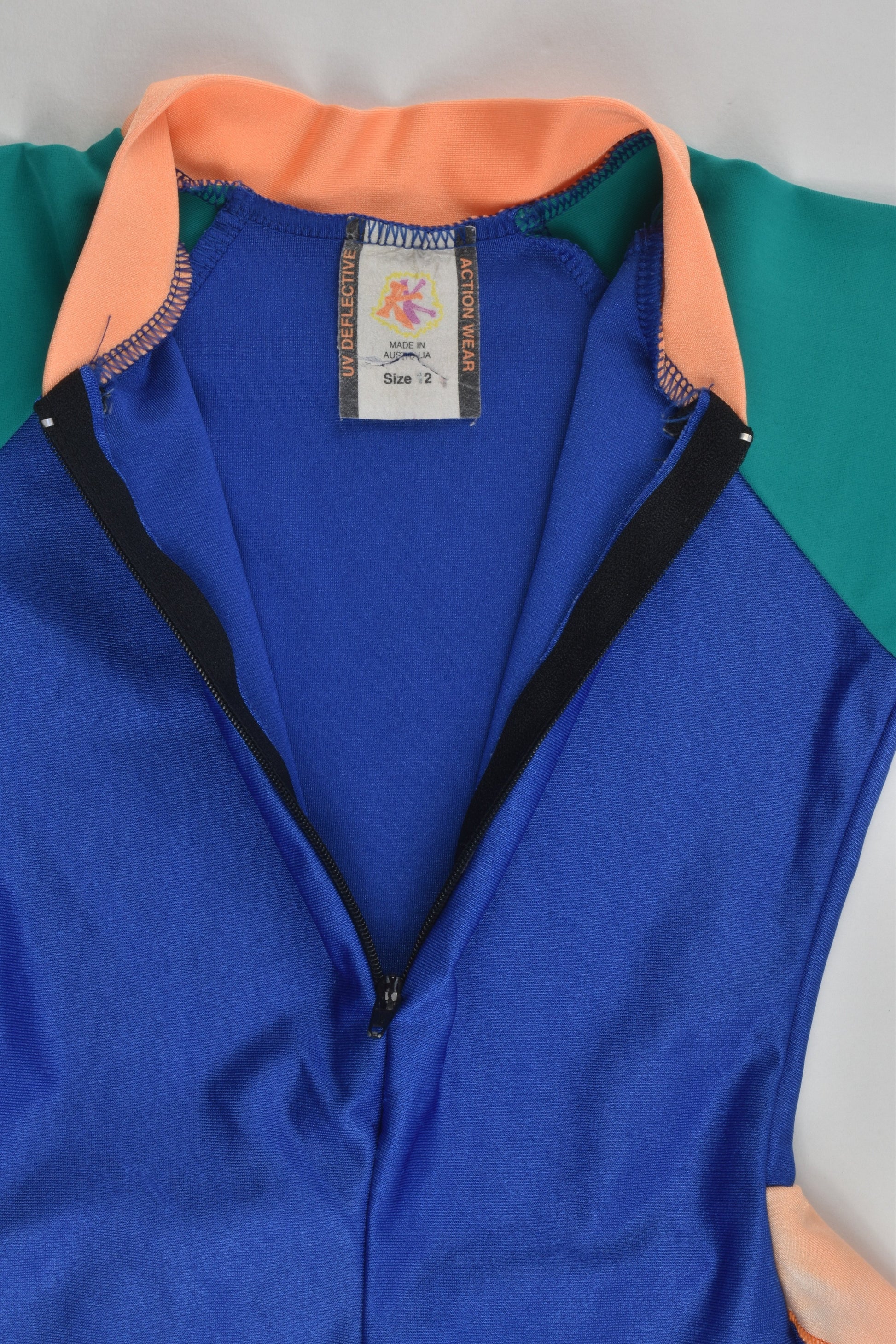 Brand Unknown Size 2 UV Deflective Action Wear