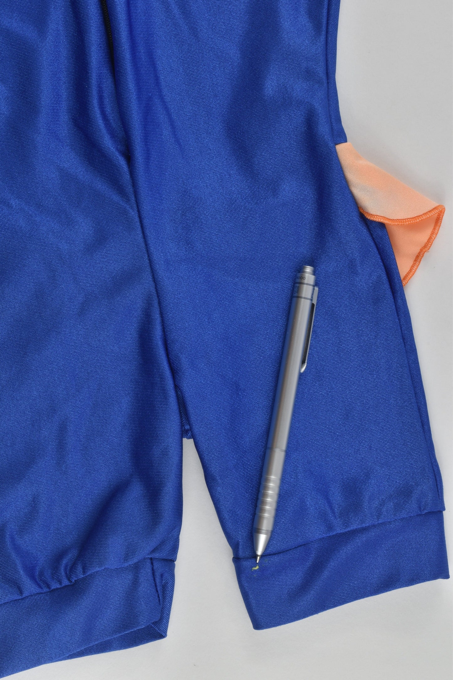 Brand Unknown Size 2 UV Deflective Action Wear