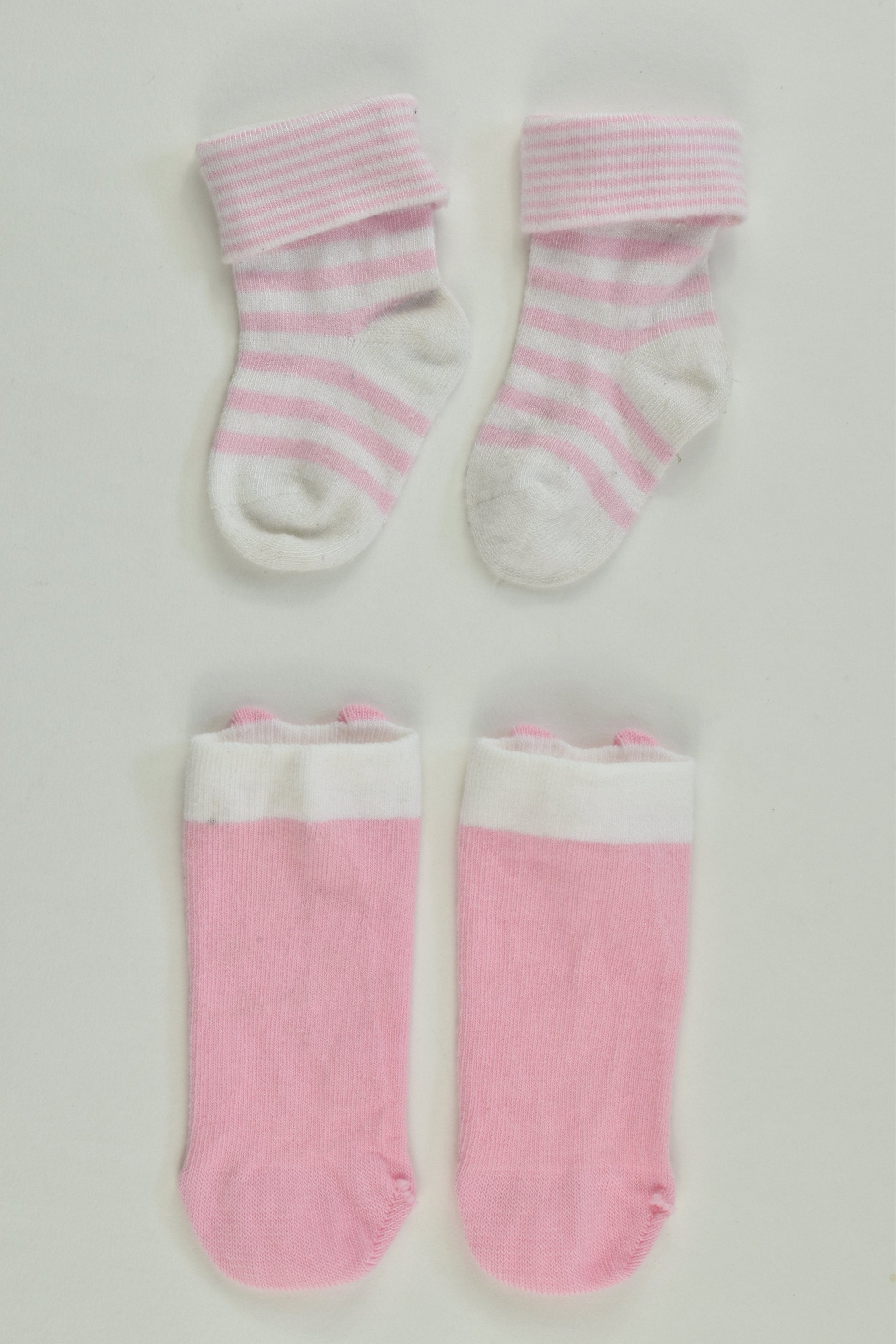 Brand Unknown Size approx 0-3 months Baby Socks