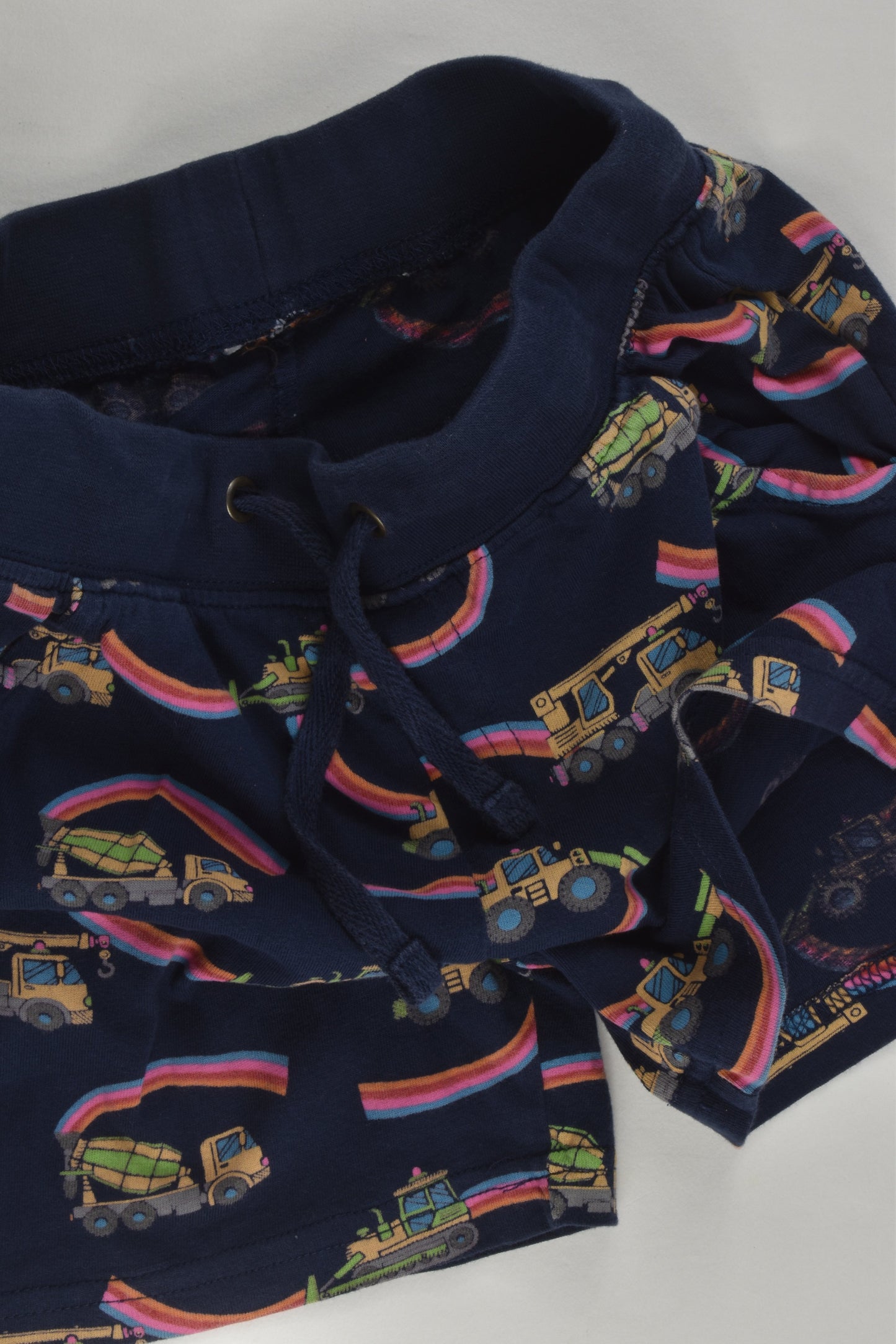 Brand Unknown Size approx 2 Rainbows and Vehicles Shorts