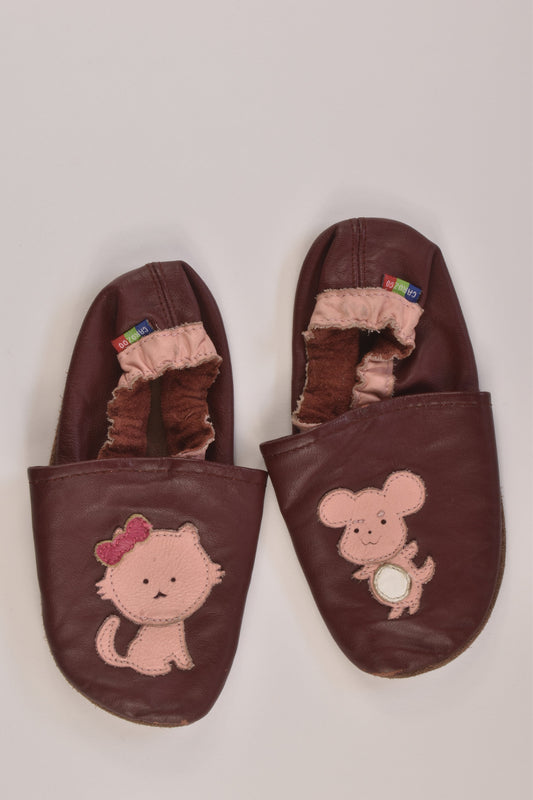 Carozoo Size approx 6-7 Soft Sole Leather Slippers