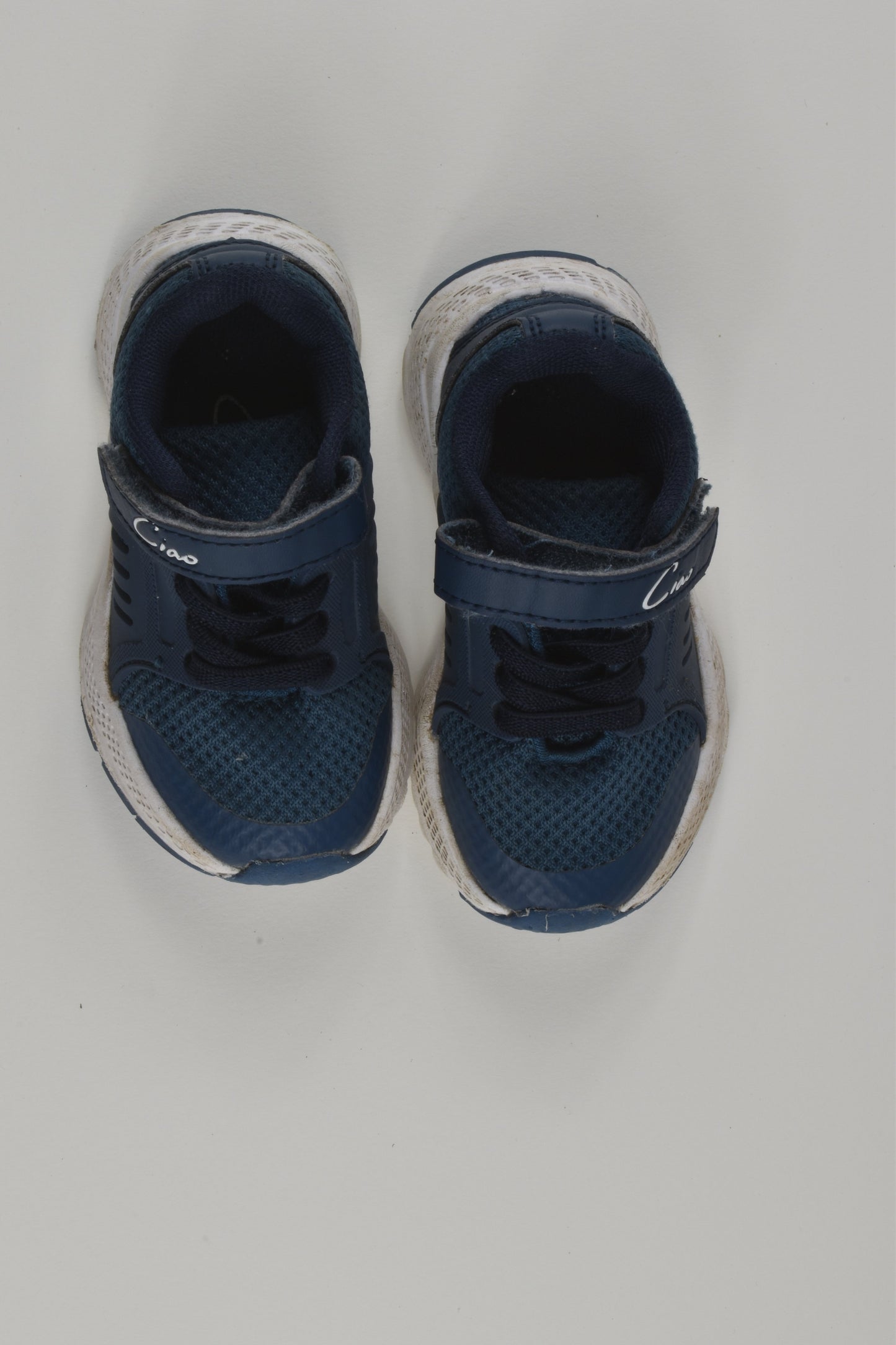 Ciao Size US 6 Sneakers