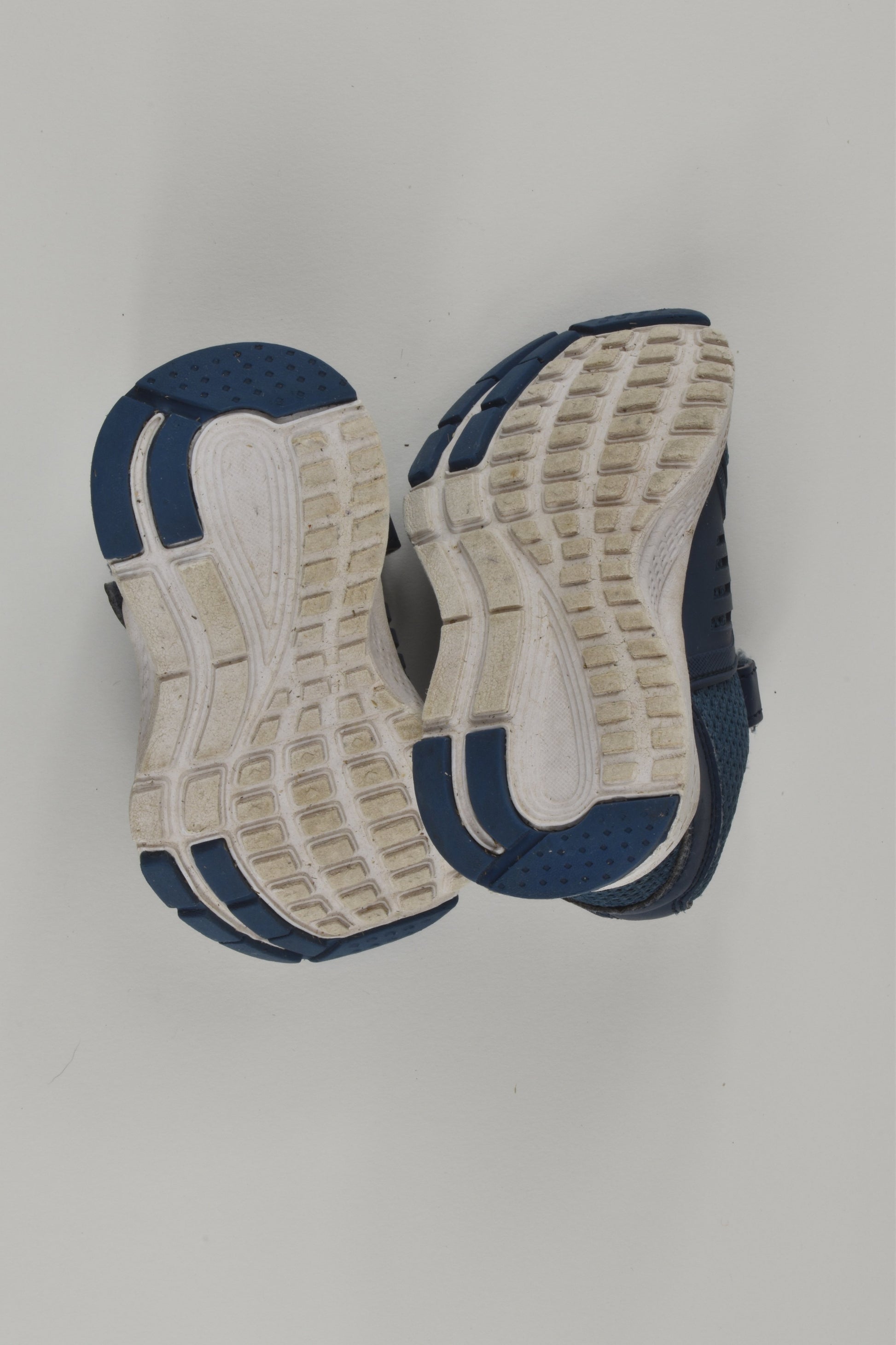 Ciao Size US 6 Sneakers