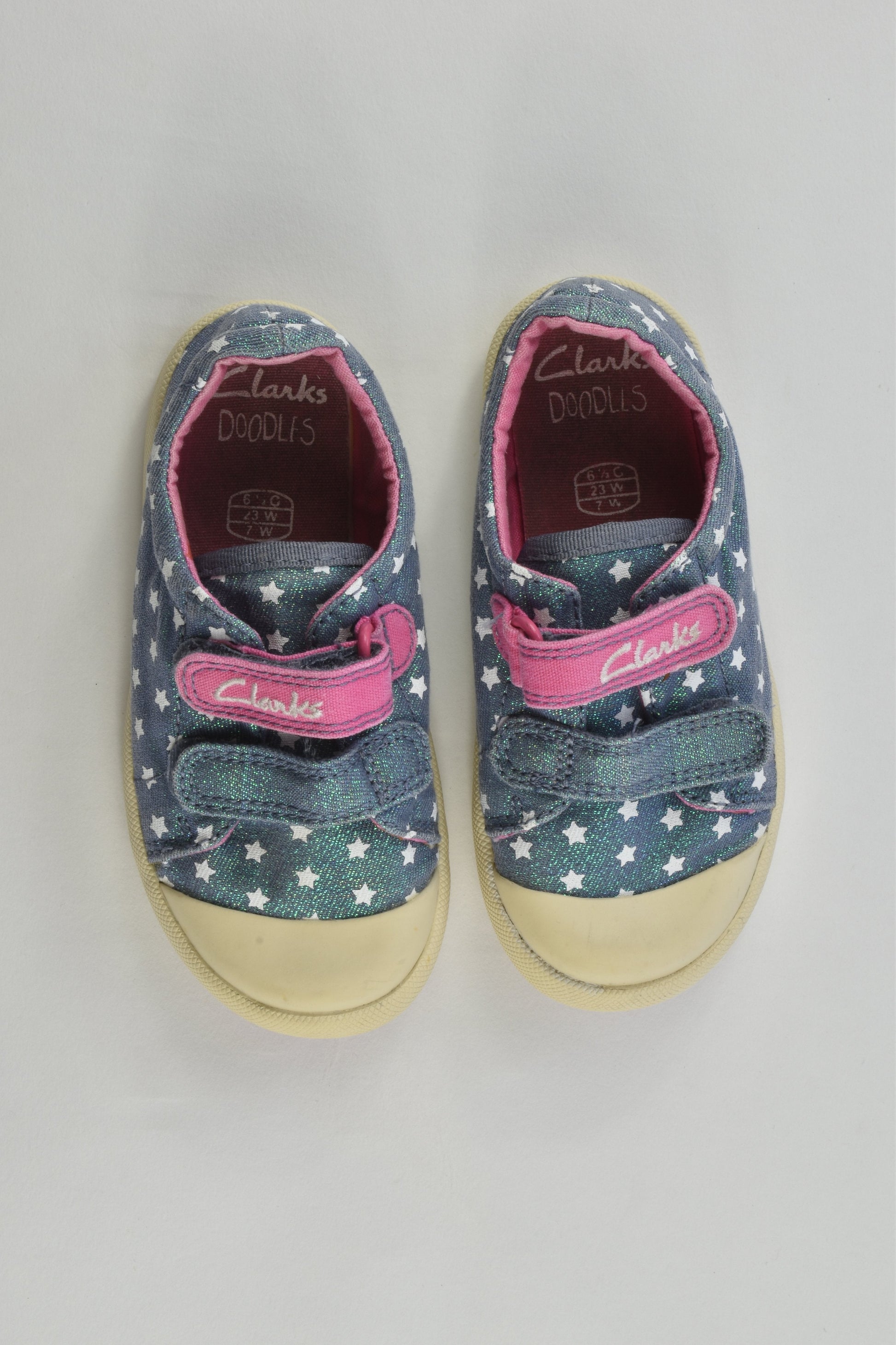 Clarks Doodles Size 6.5 Canvas Shoes