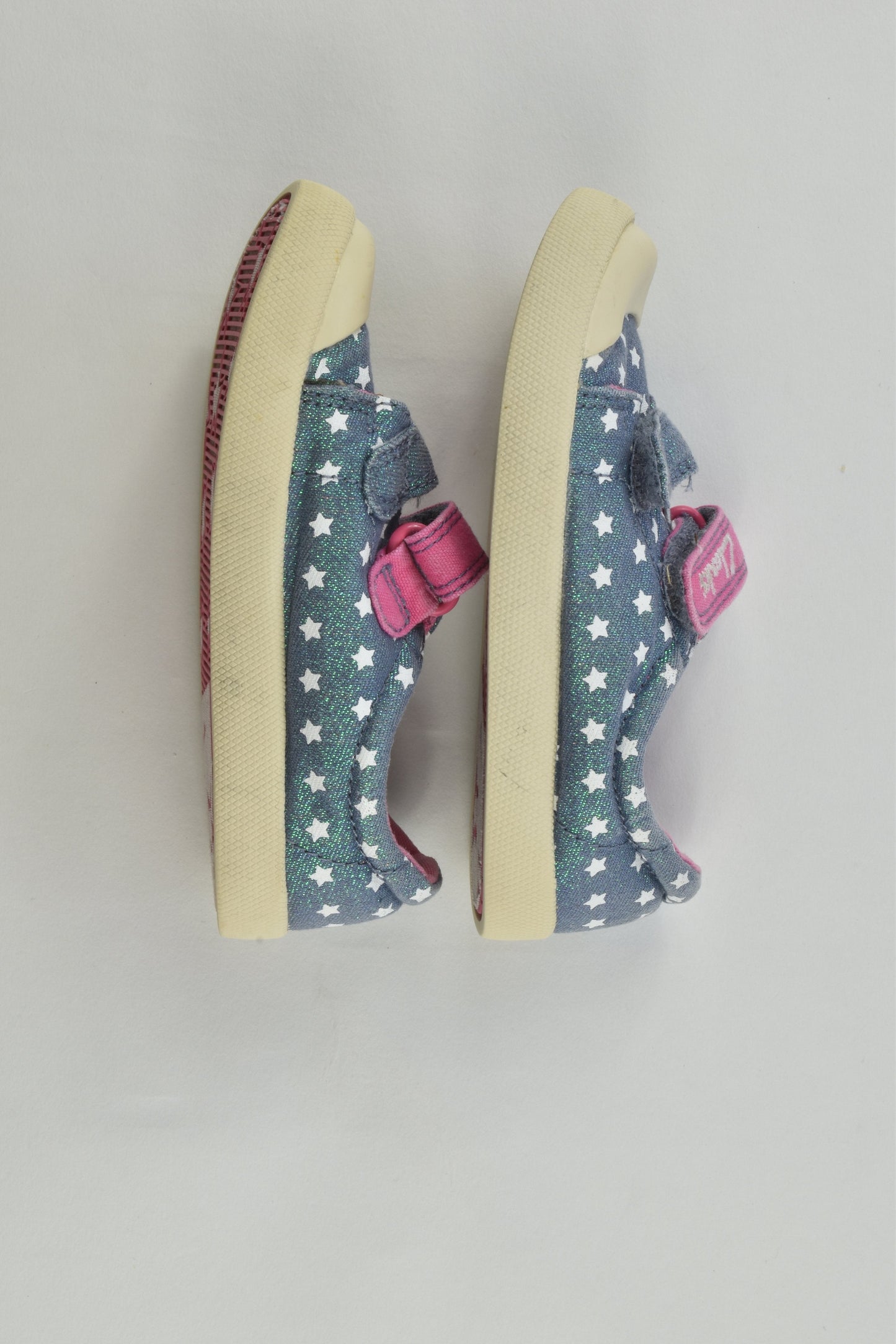 Clarks Doodles Size 6.5 Canvas Shoes