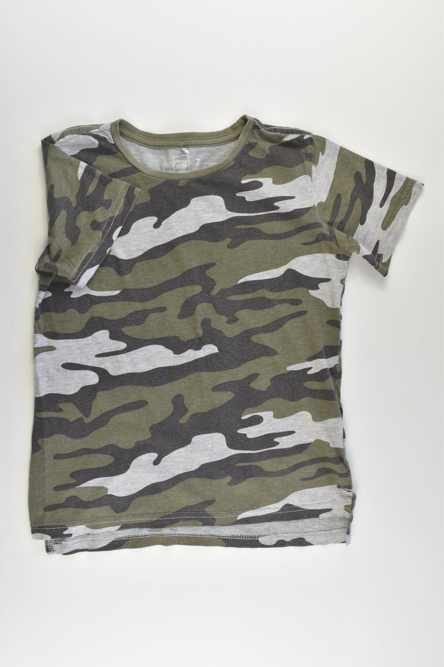 Clothing & Co Size 7 Camouflage T-shirt