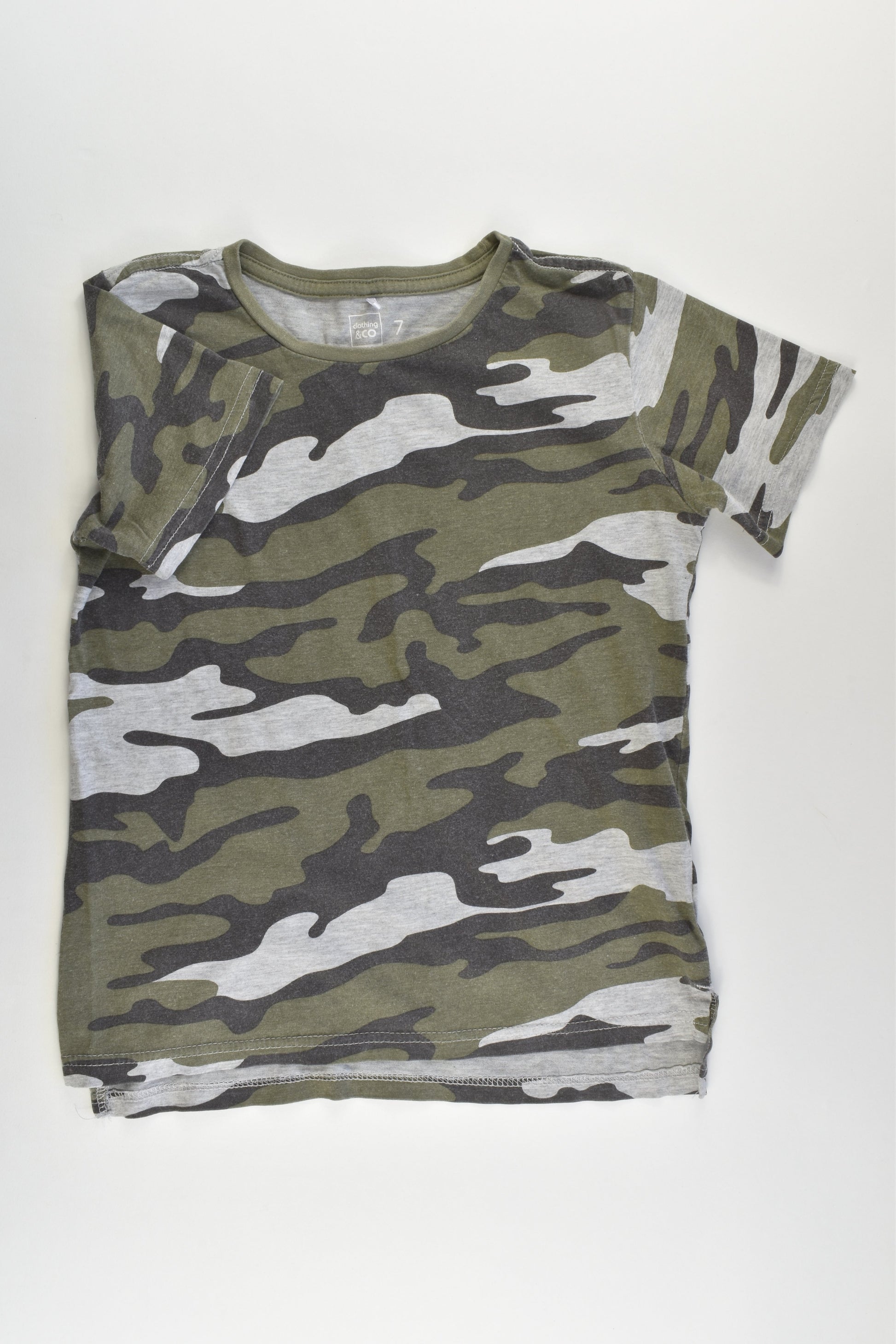 Clothing & Co Size 7 Camouflage T-shirt