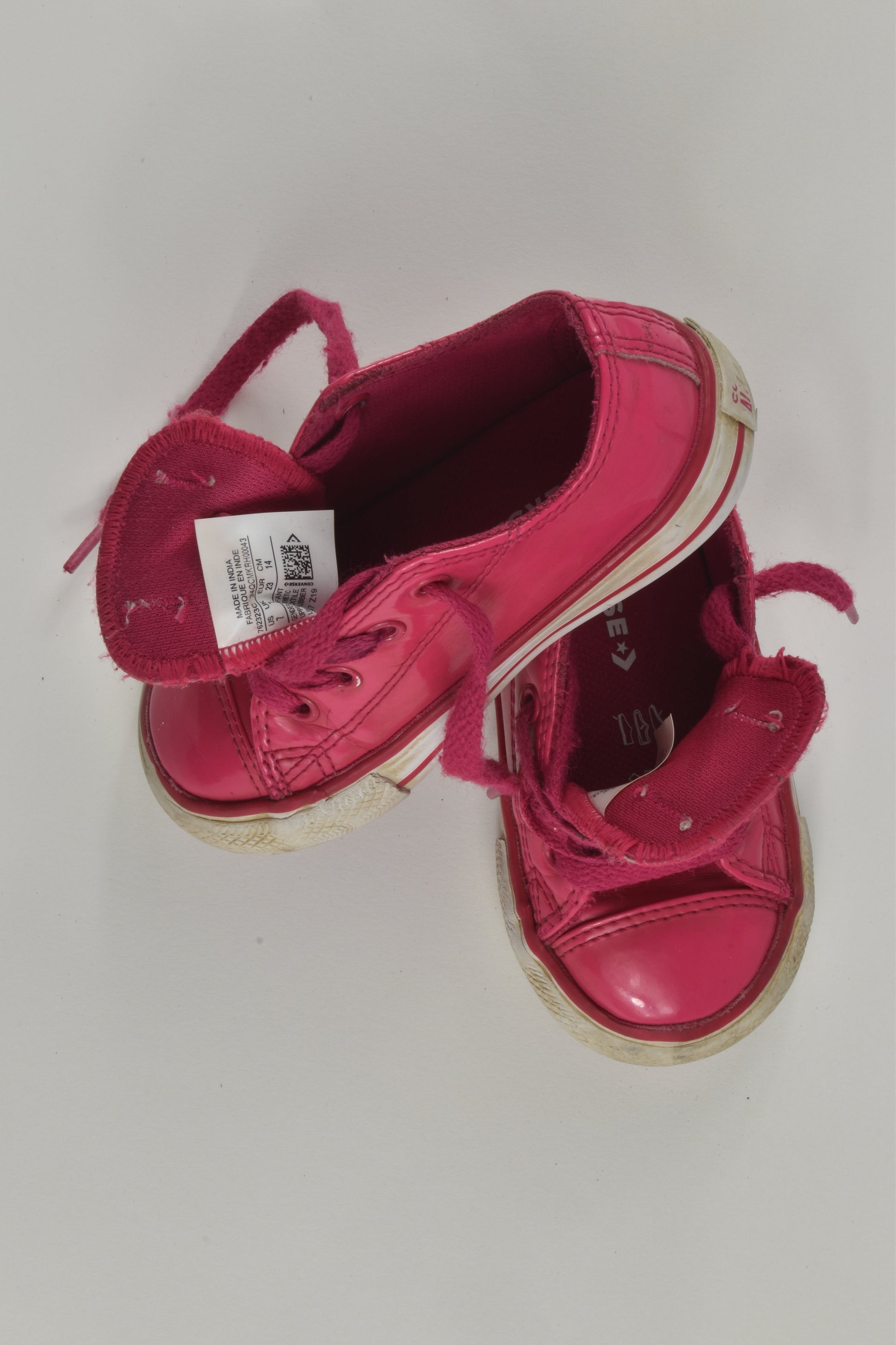 Converse Size 7 Shoes