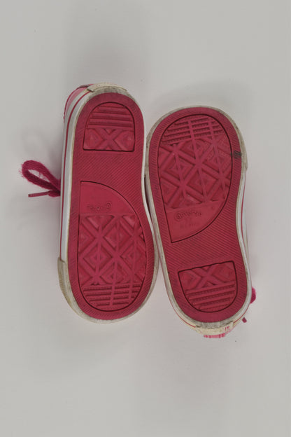 Converse Size 7 Shoes