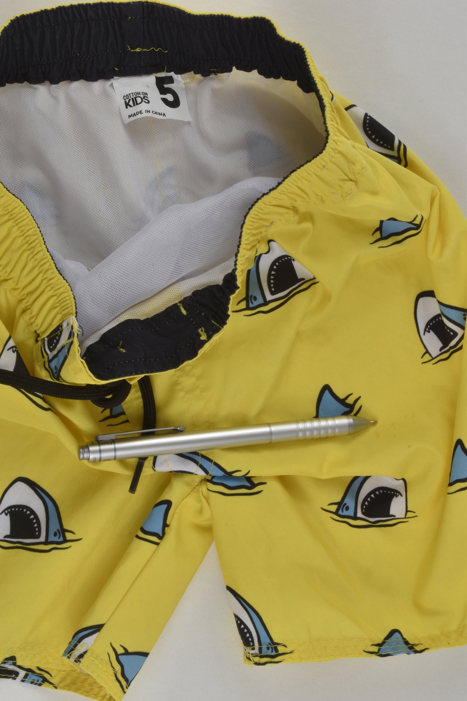 Cotton On Kids Size 5 Shark Board Shorts