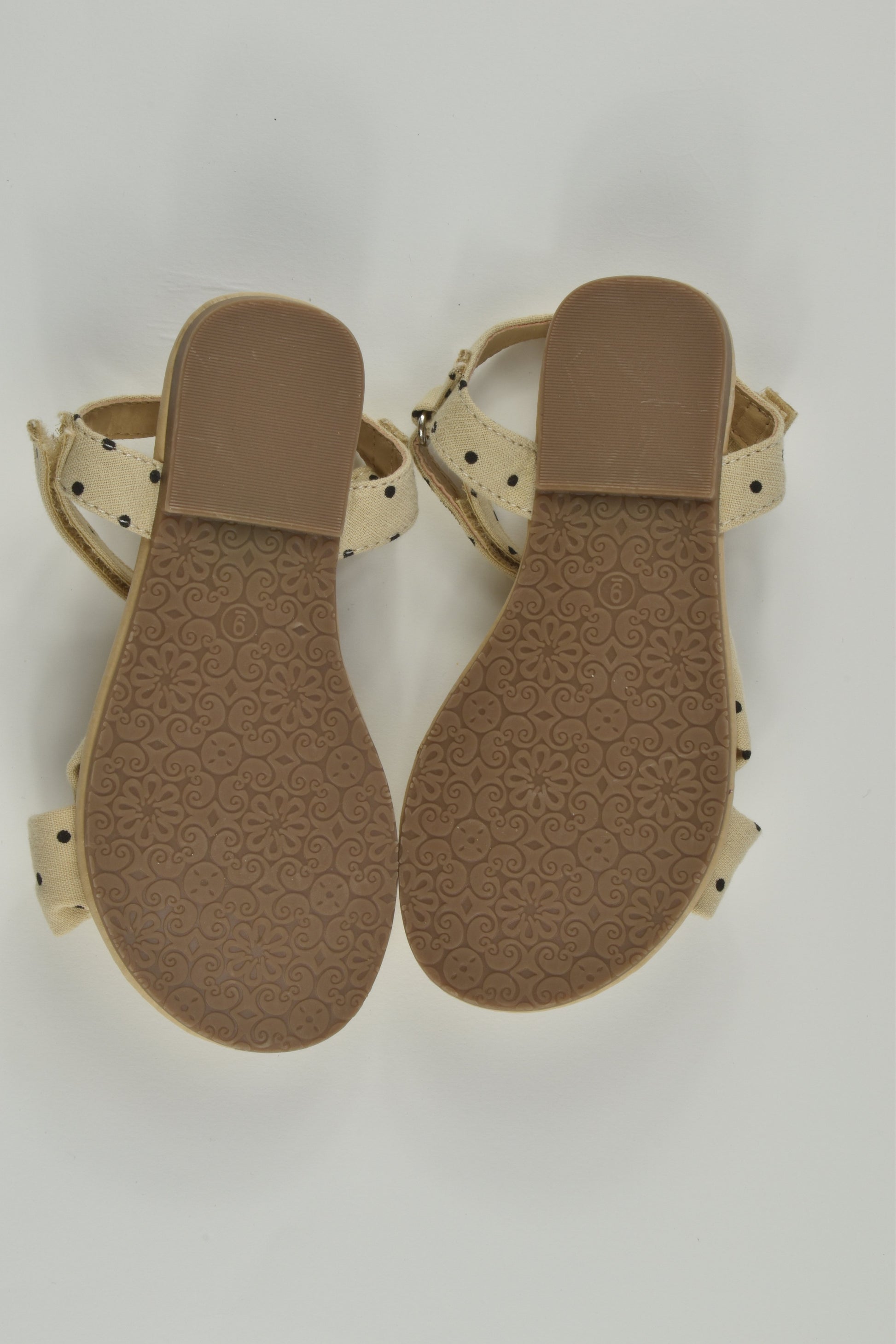 K-D Size 9 Sandals