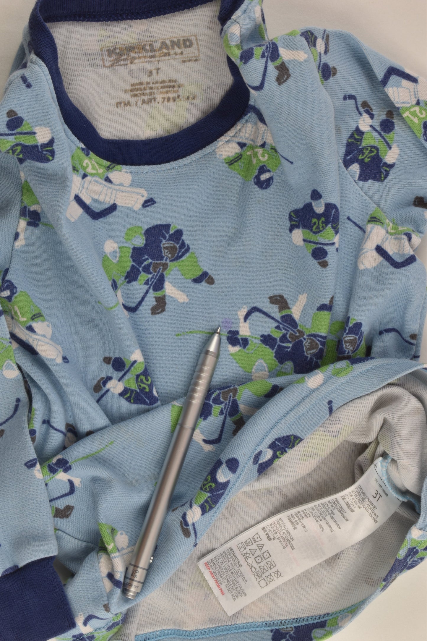 Kirkland Size 3 Ice Hockey Pyjamas