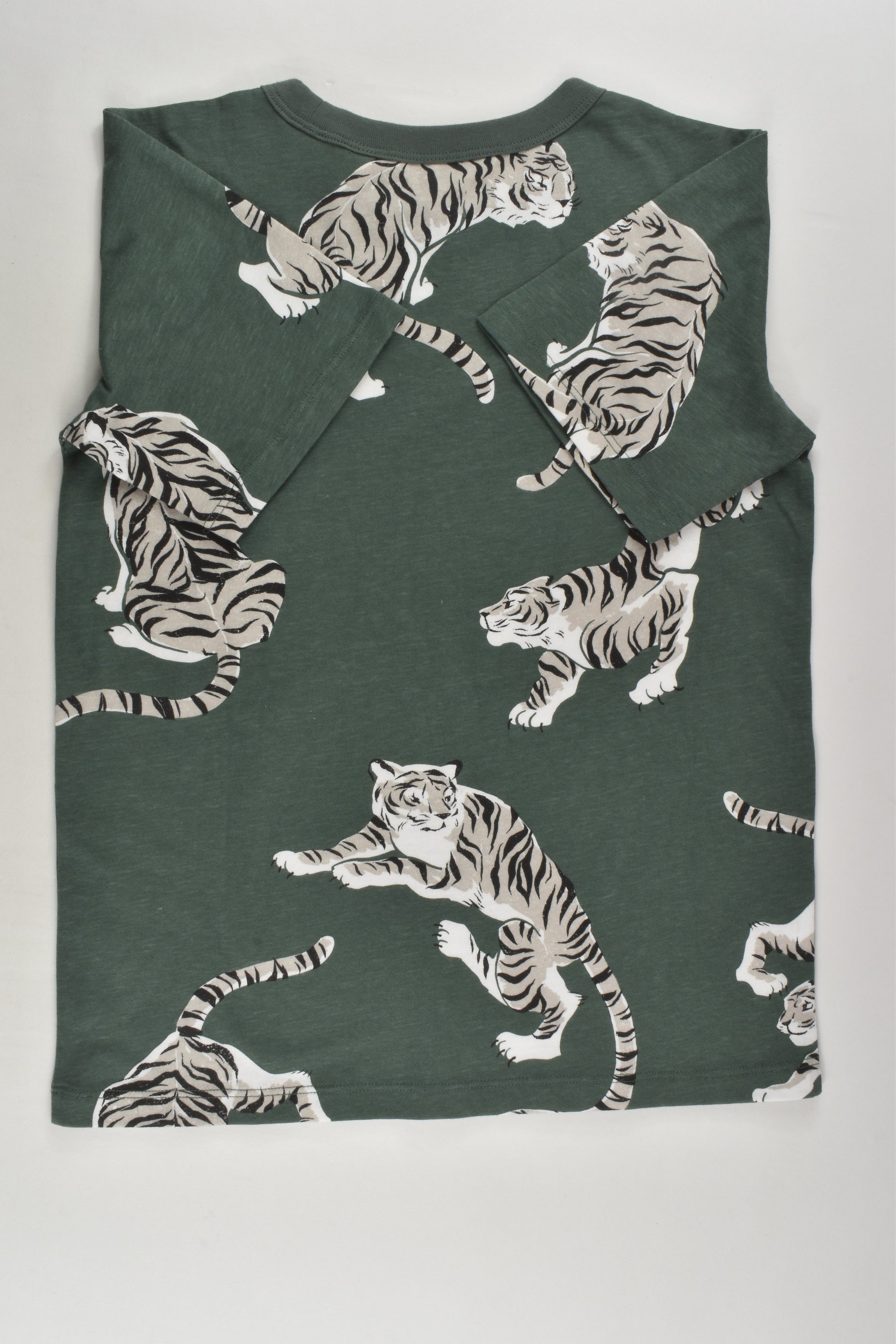 NEW Country Road Size 8 Snow Tiger T-shirt