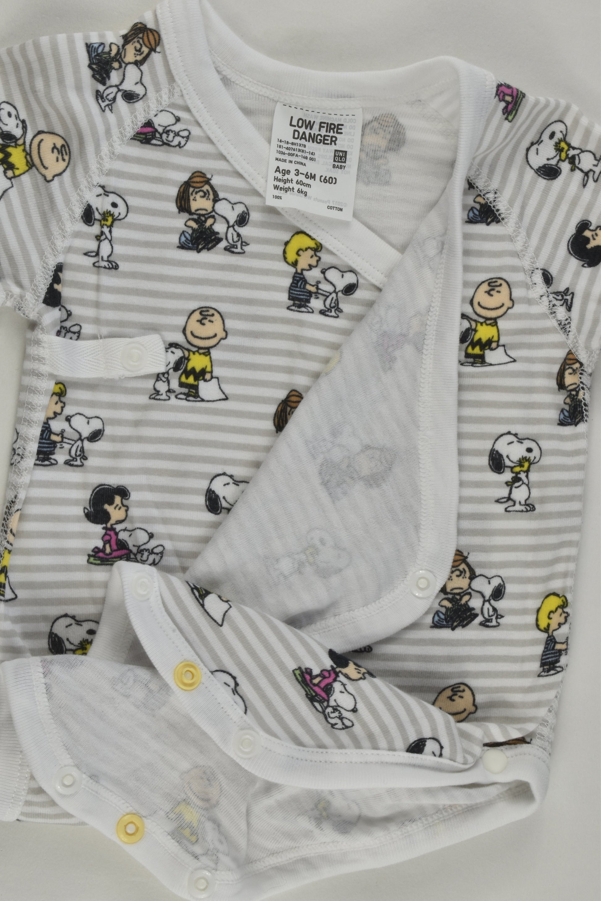 NEW Uniqlo Size 00 (3-6 months) Snoopy Bodysuit
