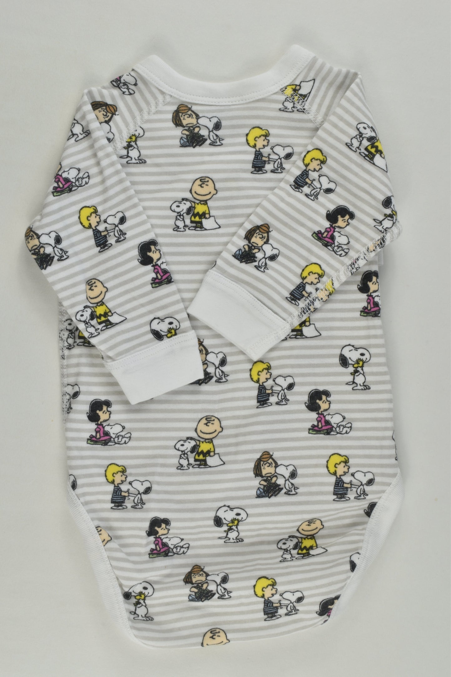 NEW Uniqlo Size 00 (3-6 months) Snoopy Bodysuit