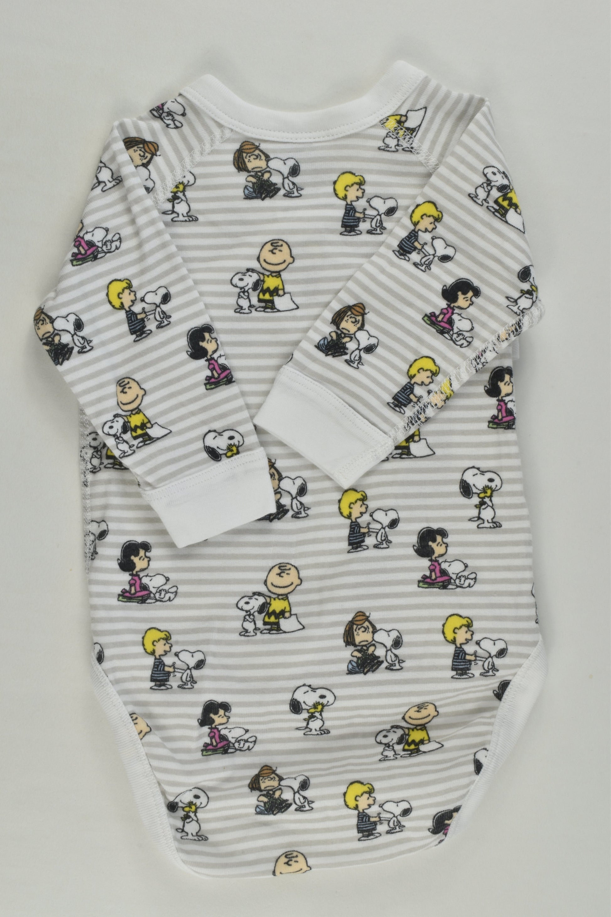 NEW Uniqlo Size 00 (3-6 months) Snoopy Bodysuit