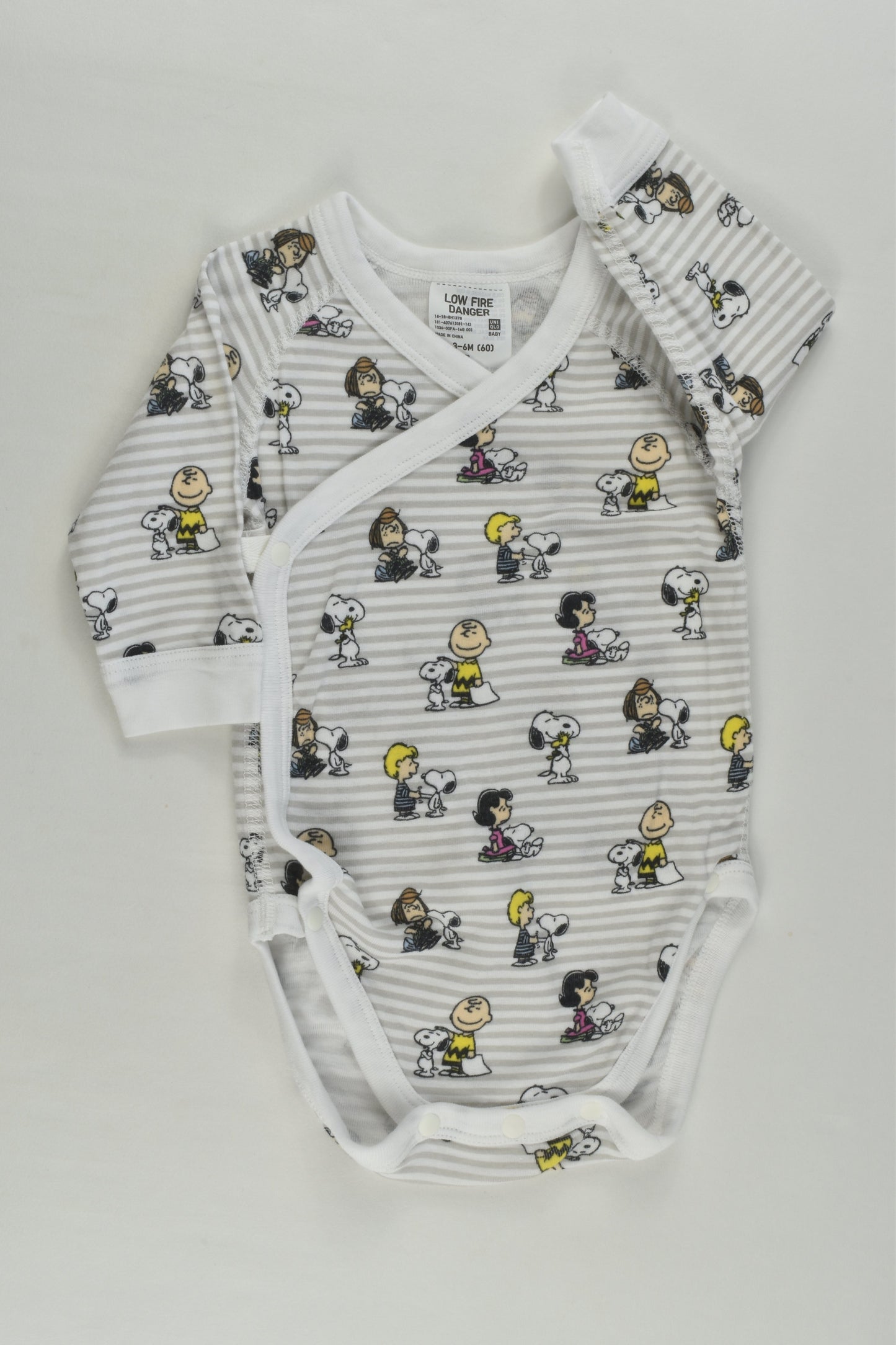 NEW Uniqlo Size 00 (3-6 months) Snoopy Bodysuit