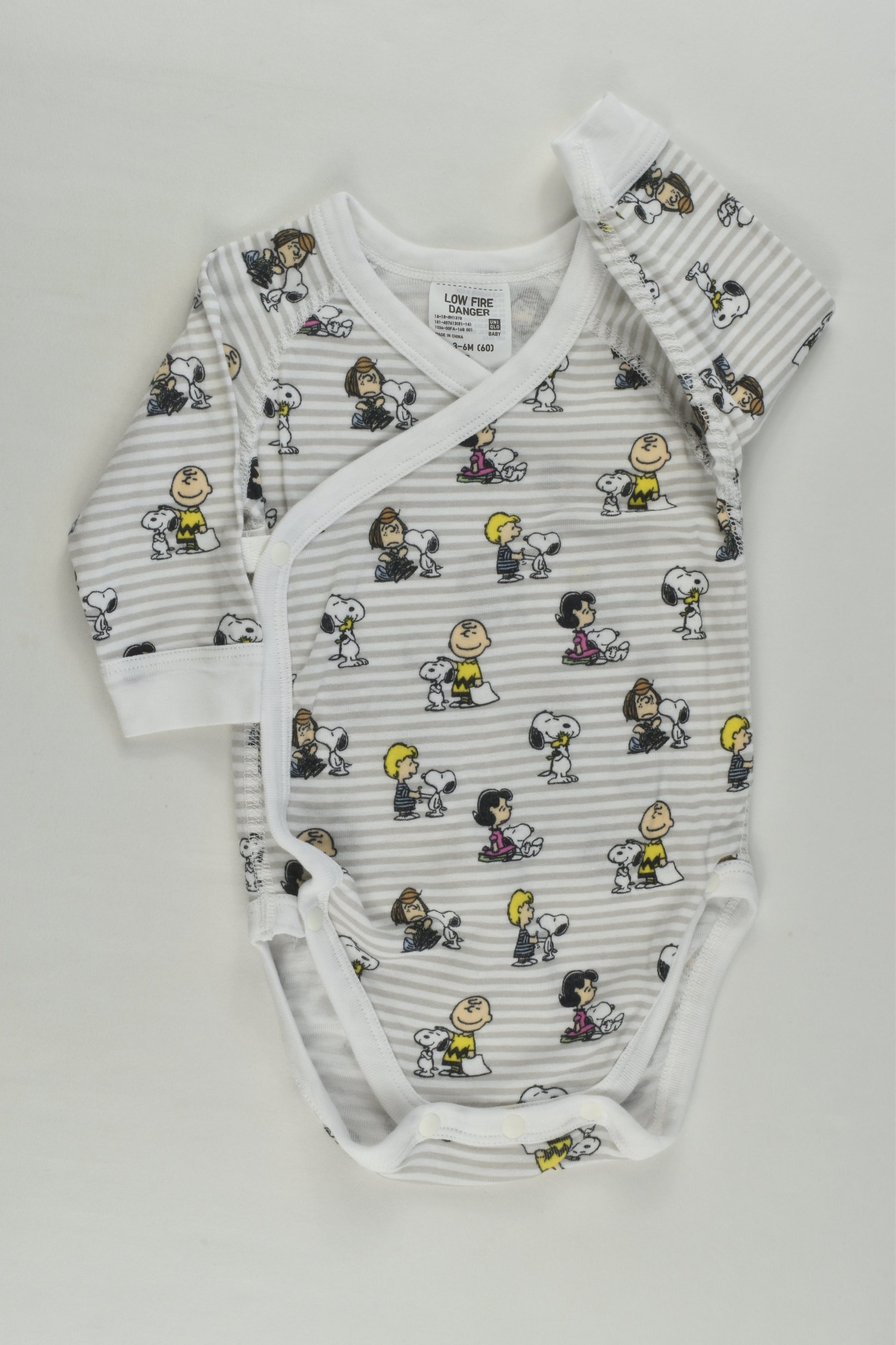 NEW Uniqlo Size 00 (3-6 months) Snoopy Bodysuit