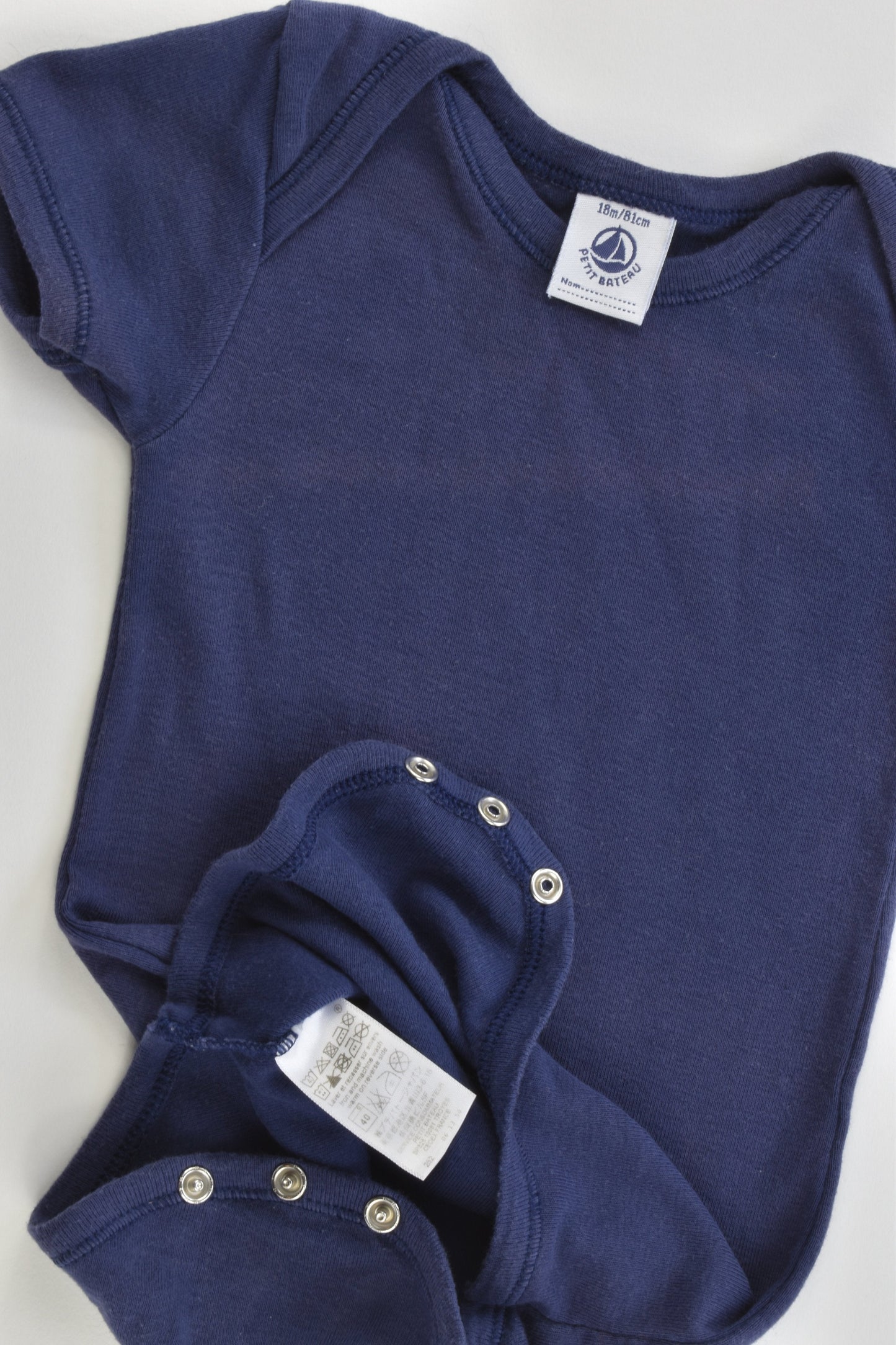 Petit Bateau (France) Size 0-1 (18 months, 81 cm) Bodysuit