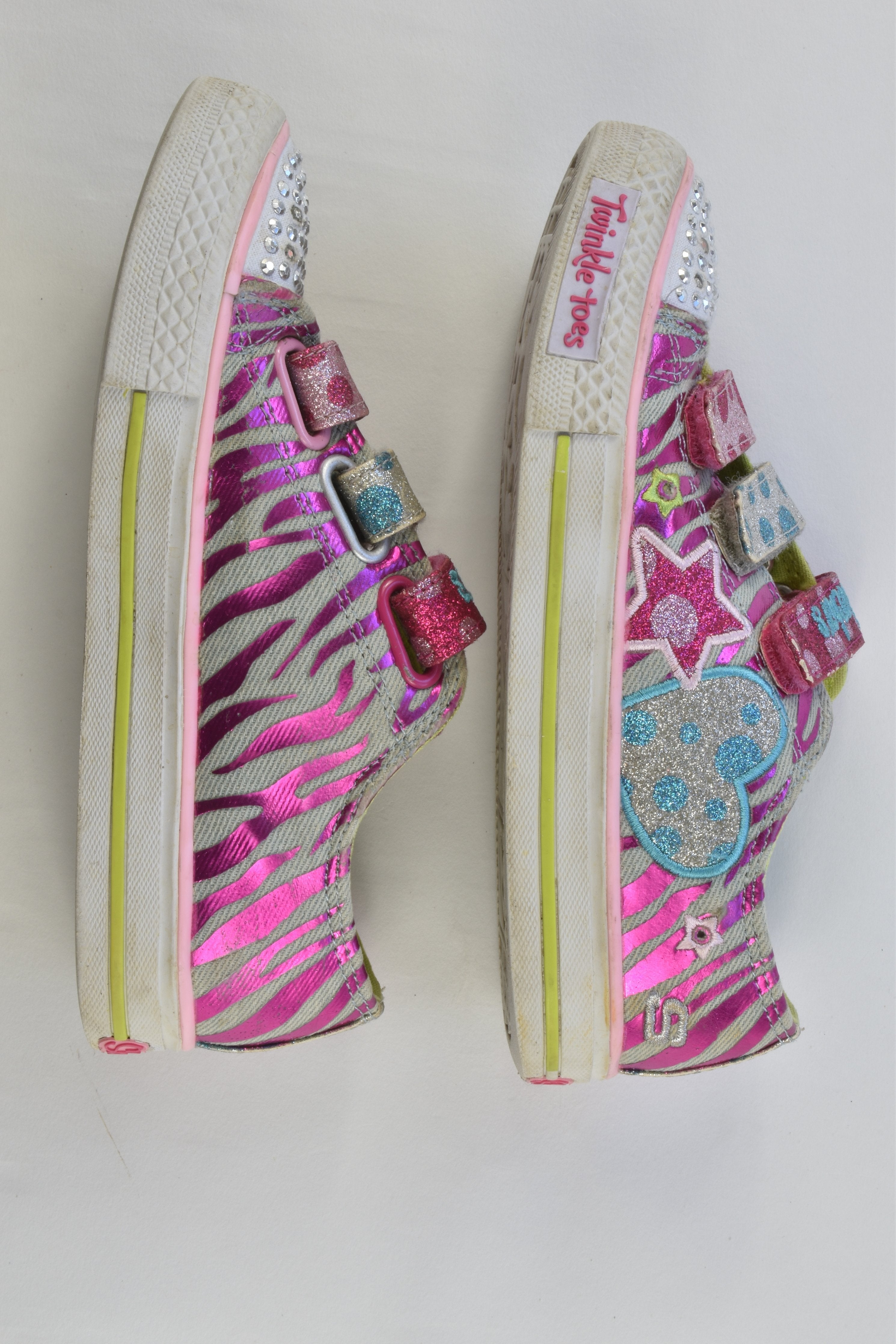 Skechers twinkle hotsell toes size 4