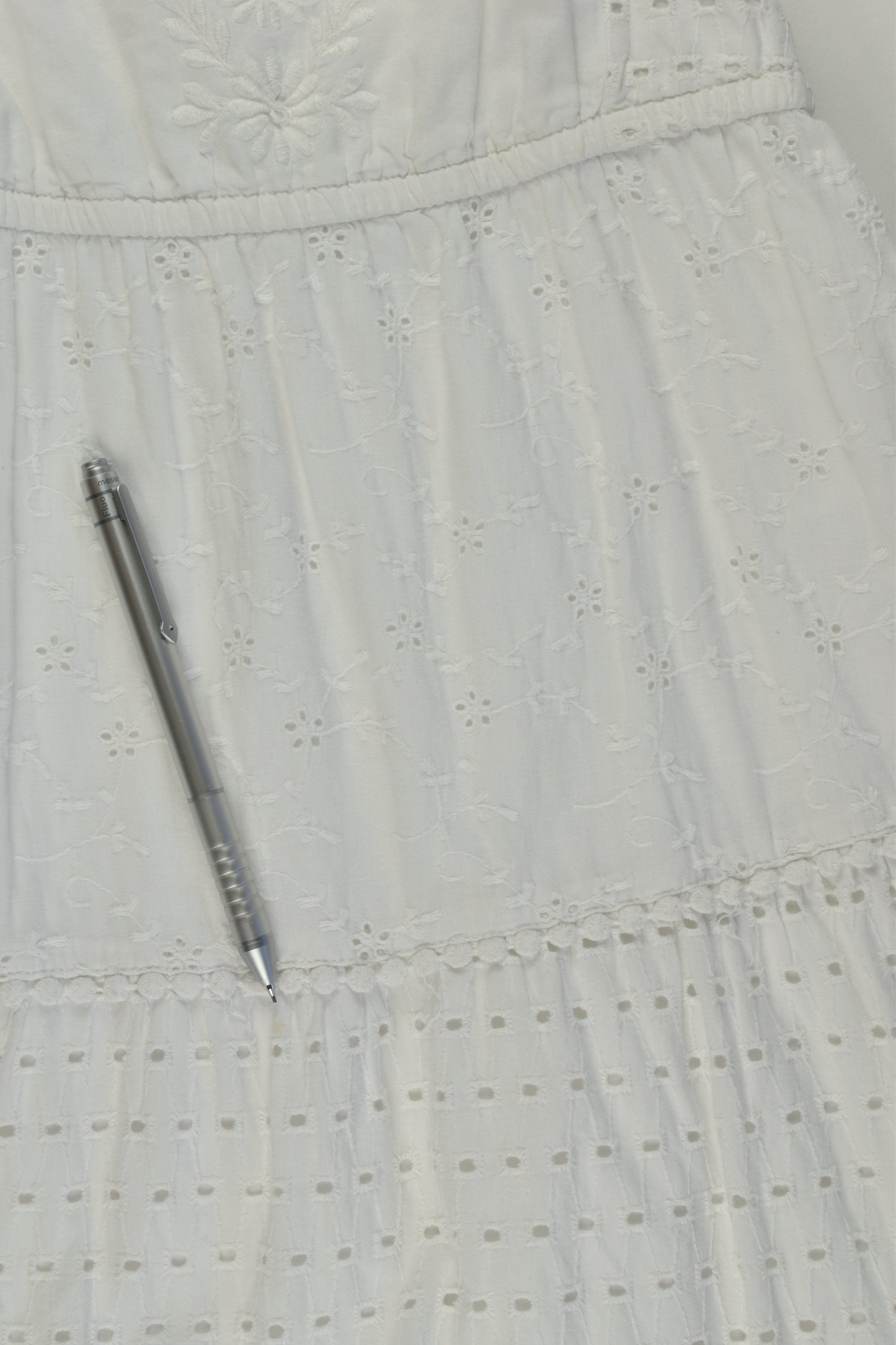 Tu Size 6 Lined Lined Embroidery Dress